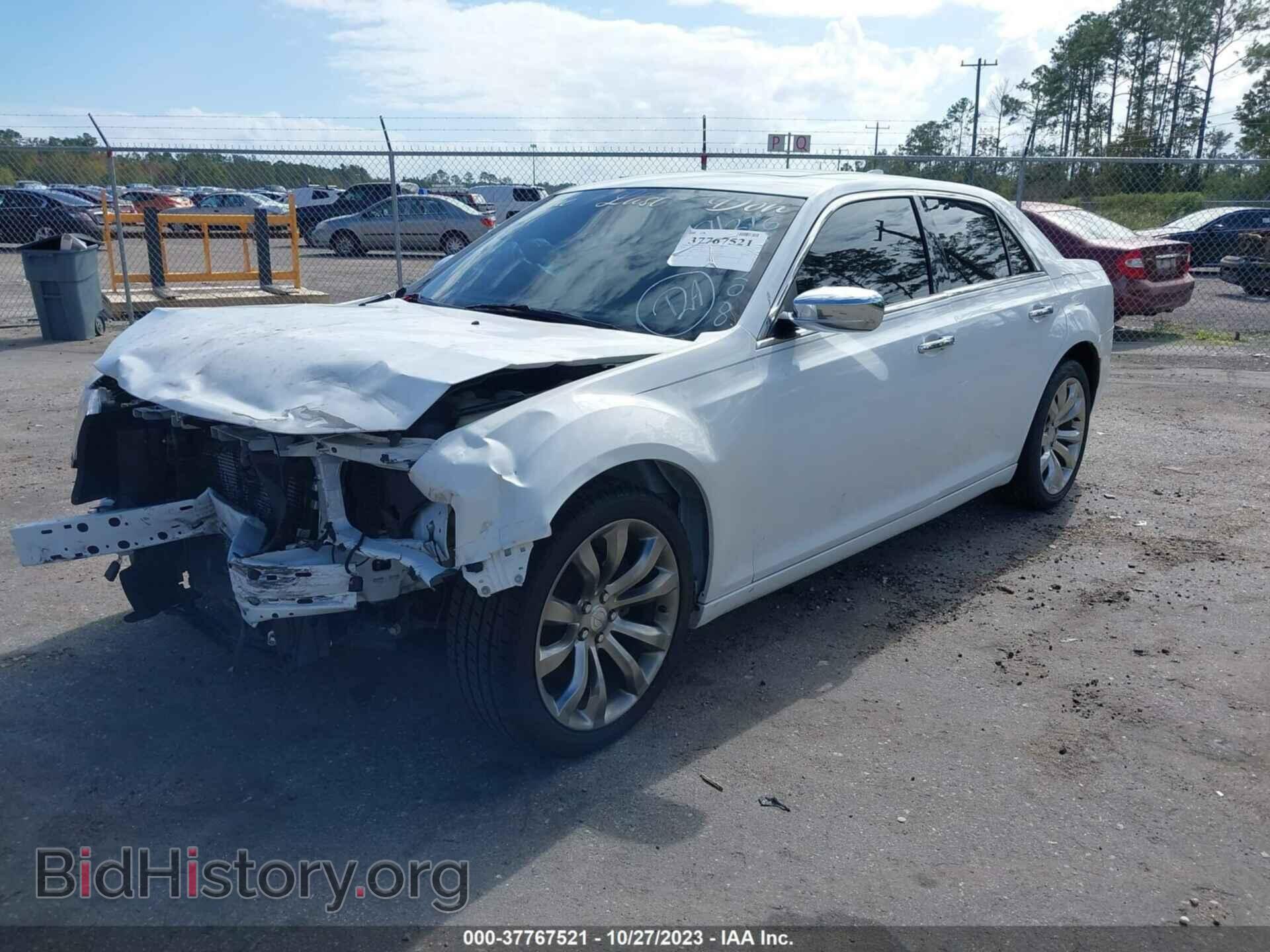 2019 CHRYSLER 300 - VIN: 2C3CCAEG6KH631208 - Фото 2