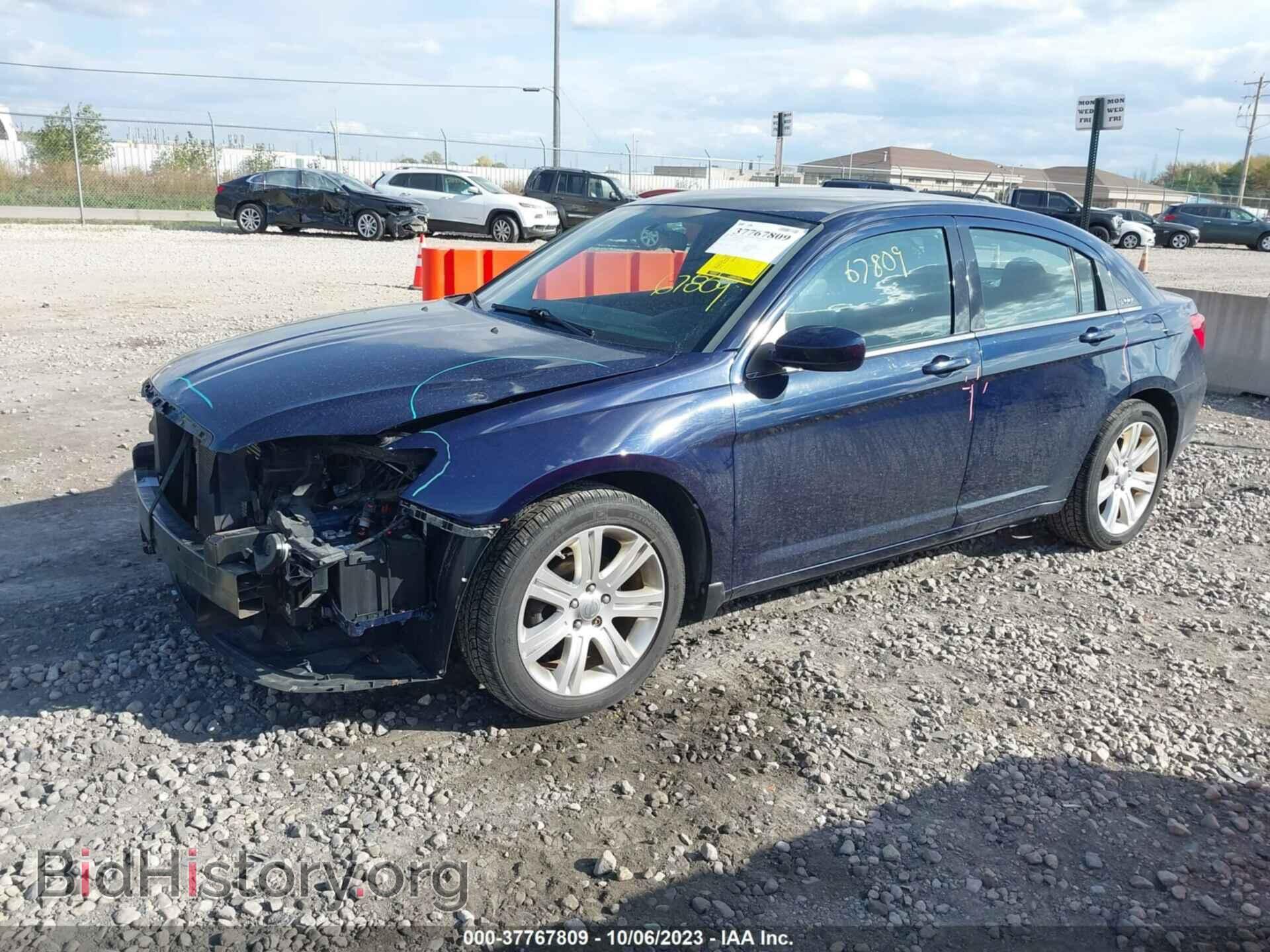2013 CHRYSLER 200 - VIN: 1C3CCBBB5DN610178 - Фото 2