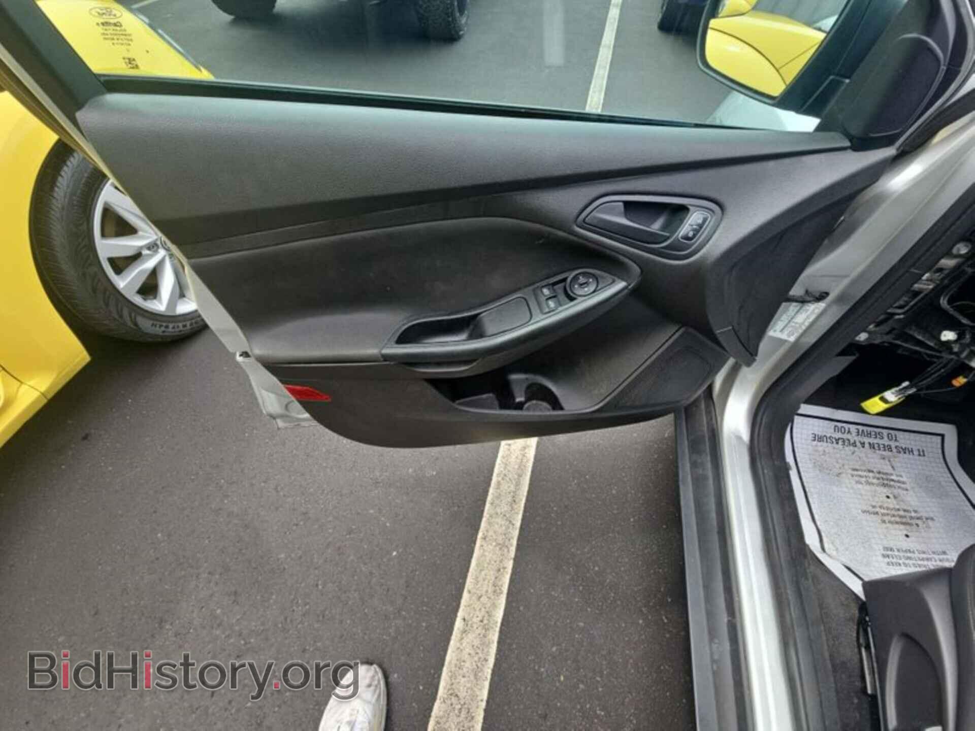 2016 FORD FOCUS - VIN: 1FADP3E2XGL302225 - Фото 2