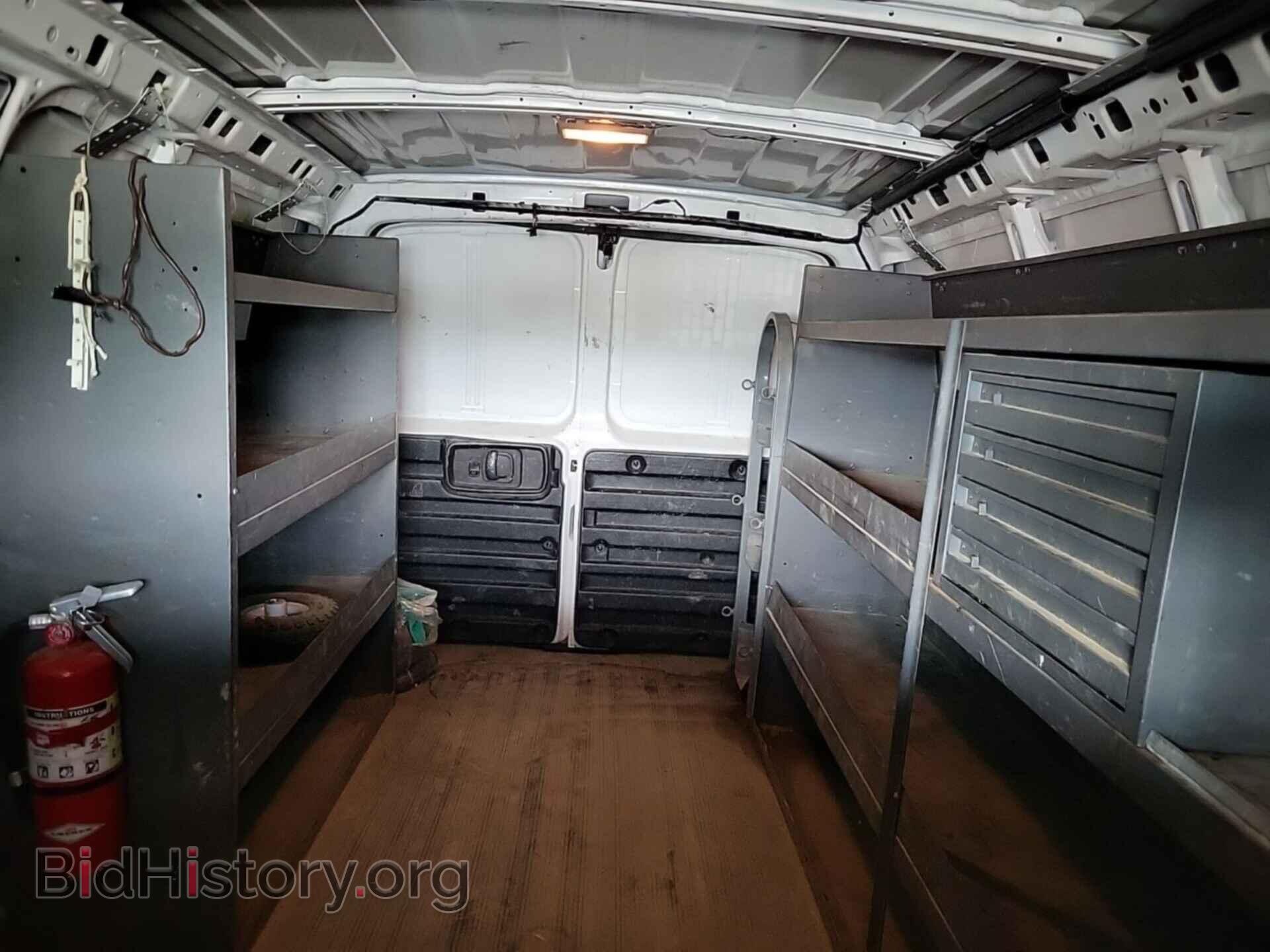 Photo 1GCWGFCA0B1139989 - CHEVROLET EXPRESS CARGO VAN 2011
