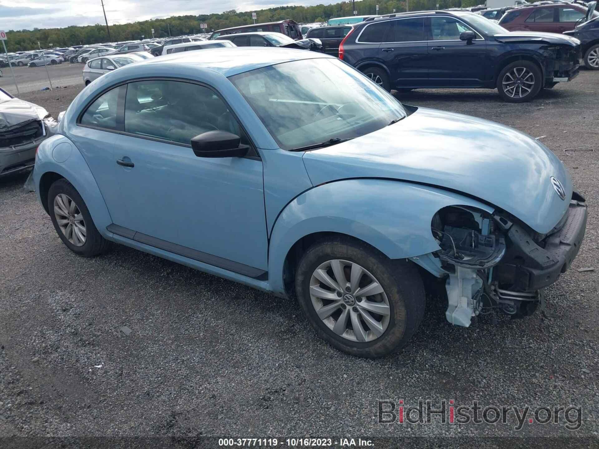Photo 3VWF17AT0FM645971 - VOLKSWAGEN BEETLE COUPE 2015