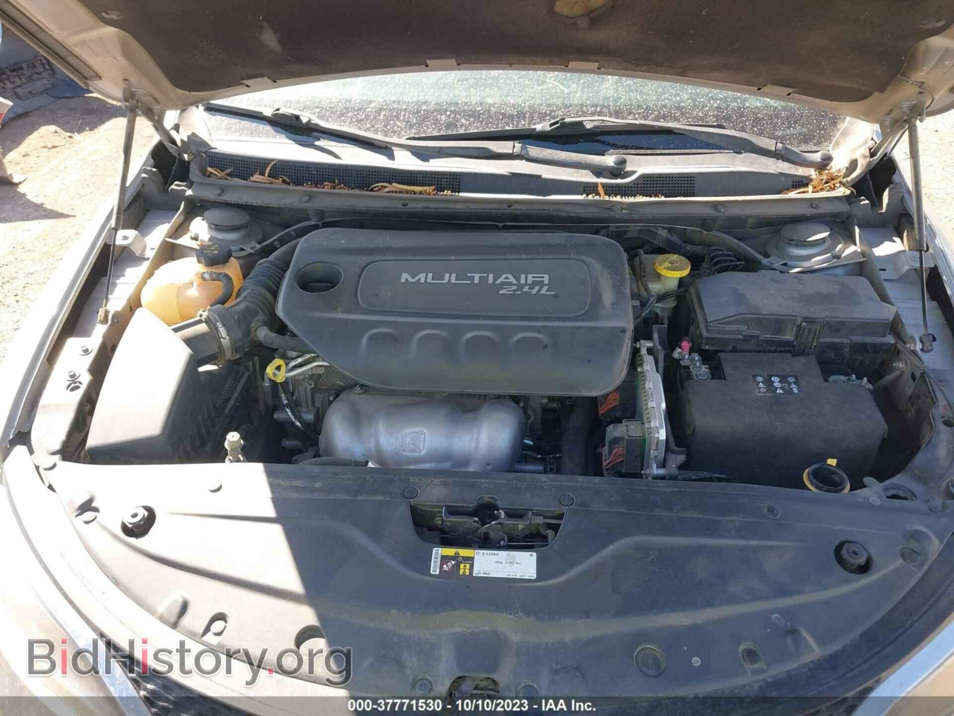 2016 CHRYSLER 200 - VIN: 1C3CCCAB5GN123400 - Фото 10