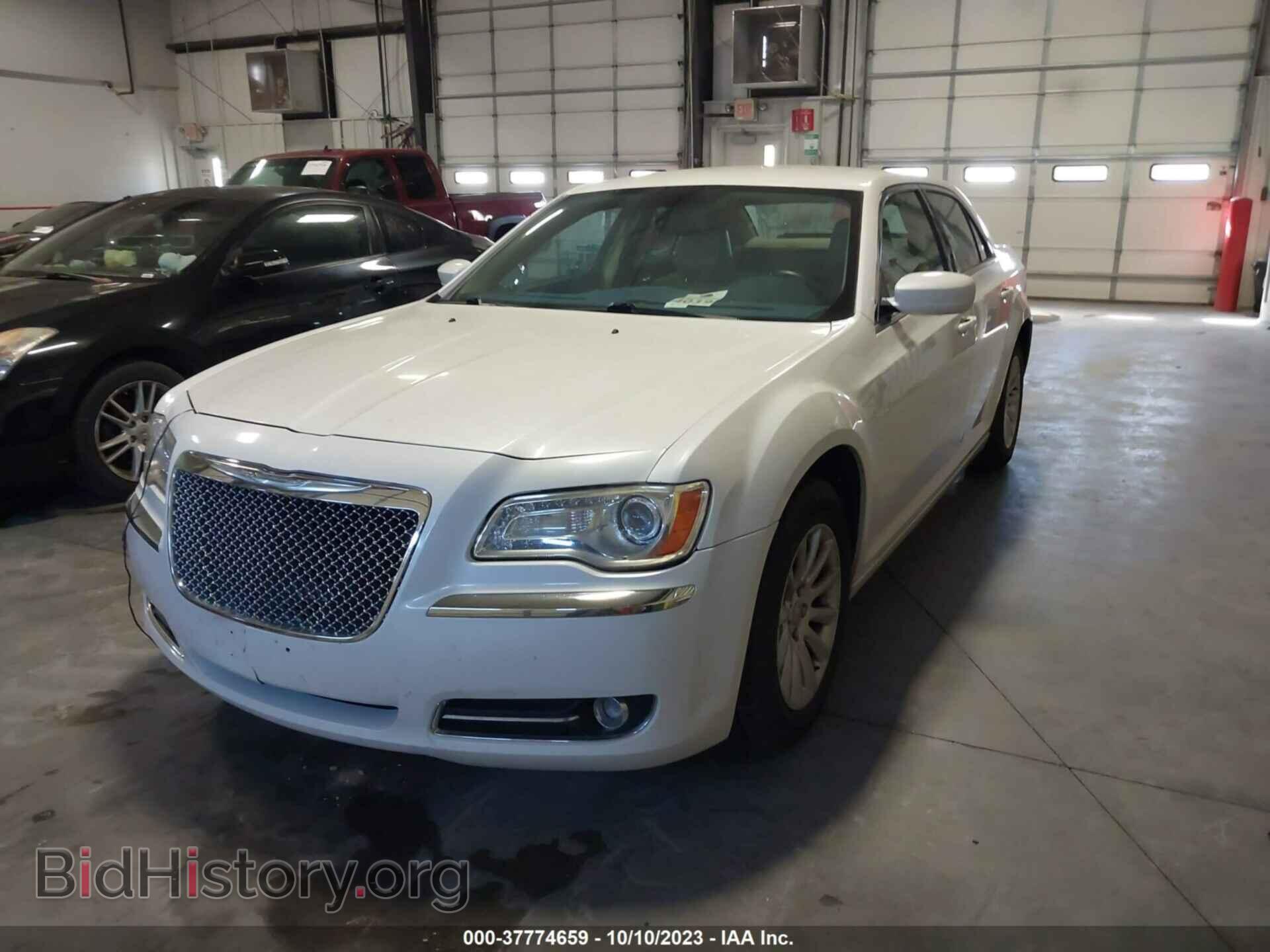 2013 CHRYSLER 300 - VIN: 2C3CCAAG4DH713611 - Photo 2