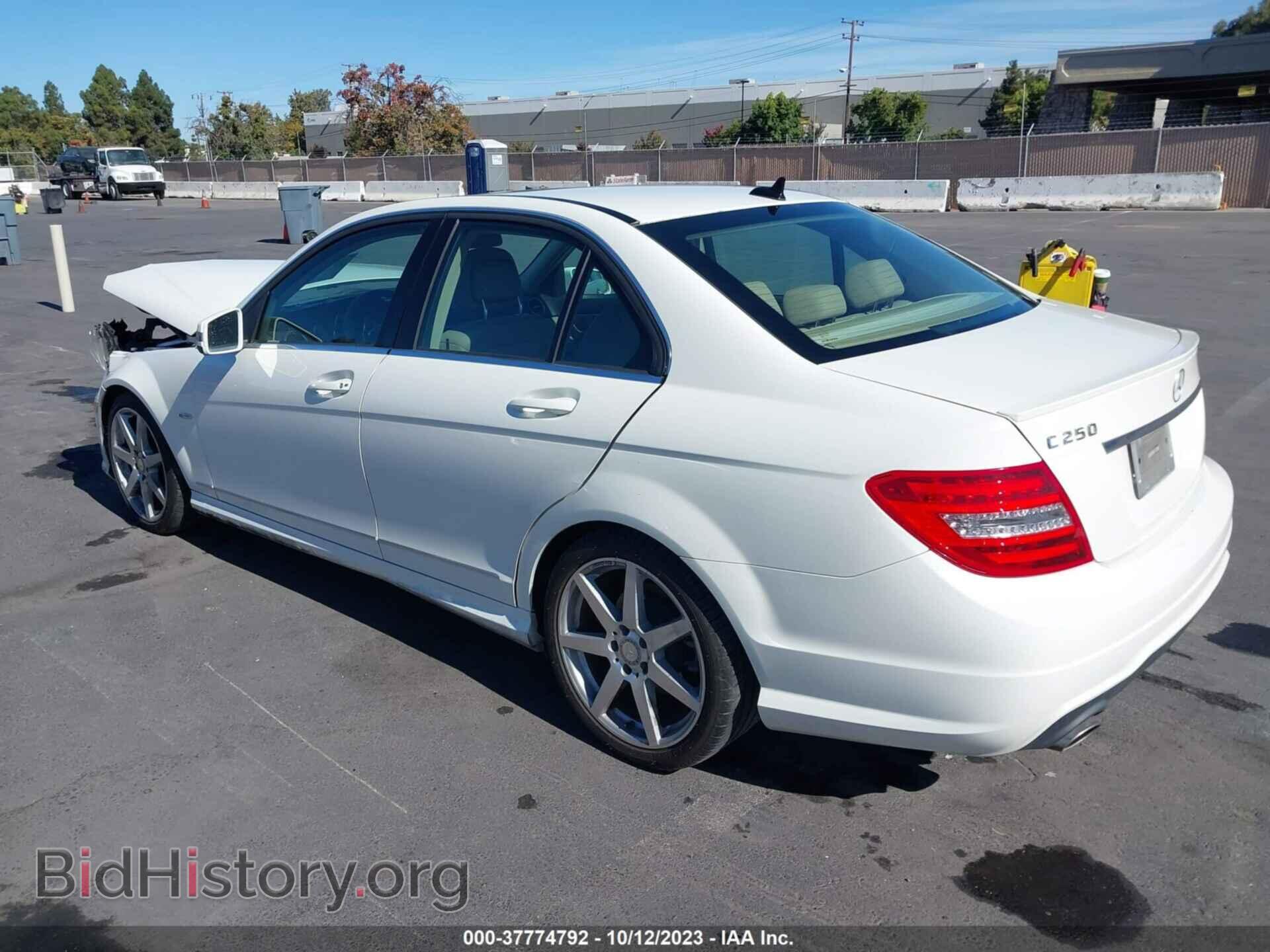 2012 MERCEDES-BENZ C-CLASS - VIN: WDDGF4HB7CA665850 - Фото 3