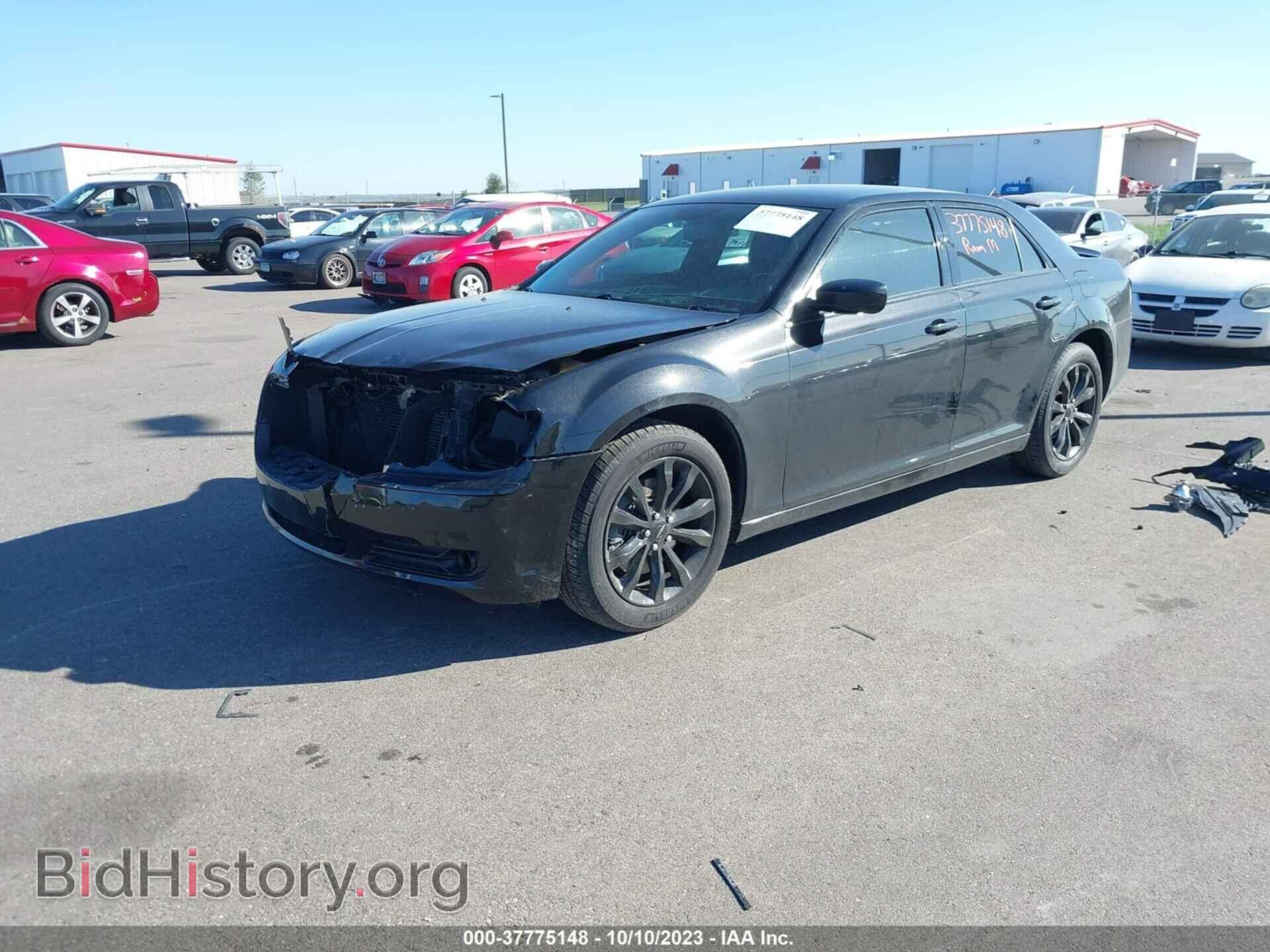 2014 CHRYSLER 300 - VIN: 2C3CCAGG7EH249576 - Фото 2