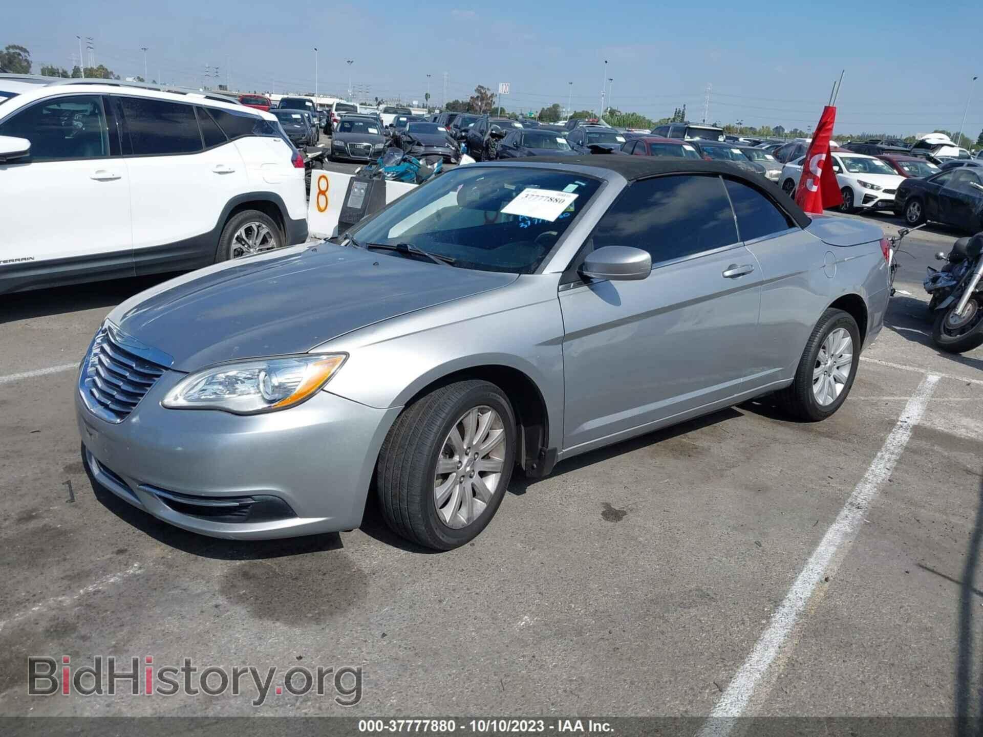2013 CHRYSLER 200 - VIN: 1C3BCBEB2DN532983 - Photo 2