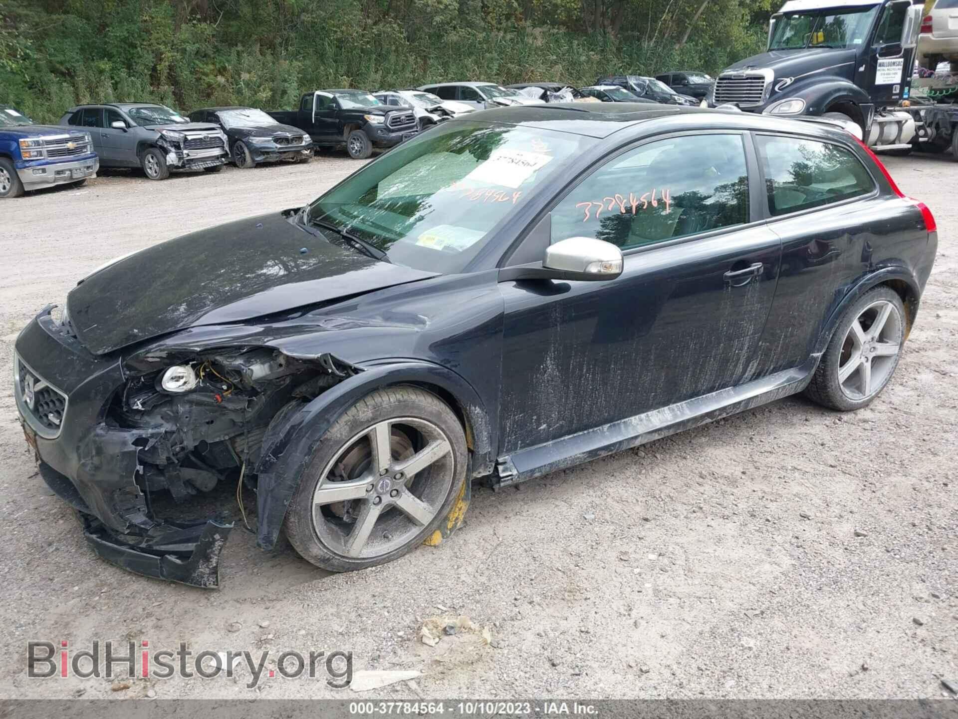 2011 VOLVO C30 - VIN: YV1672MK5B2228591 - Фото 2