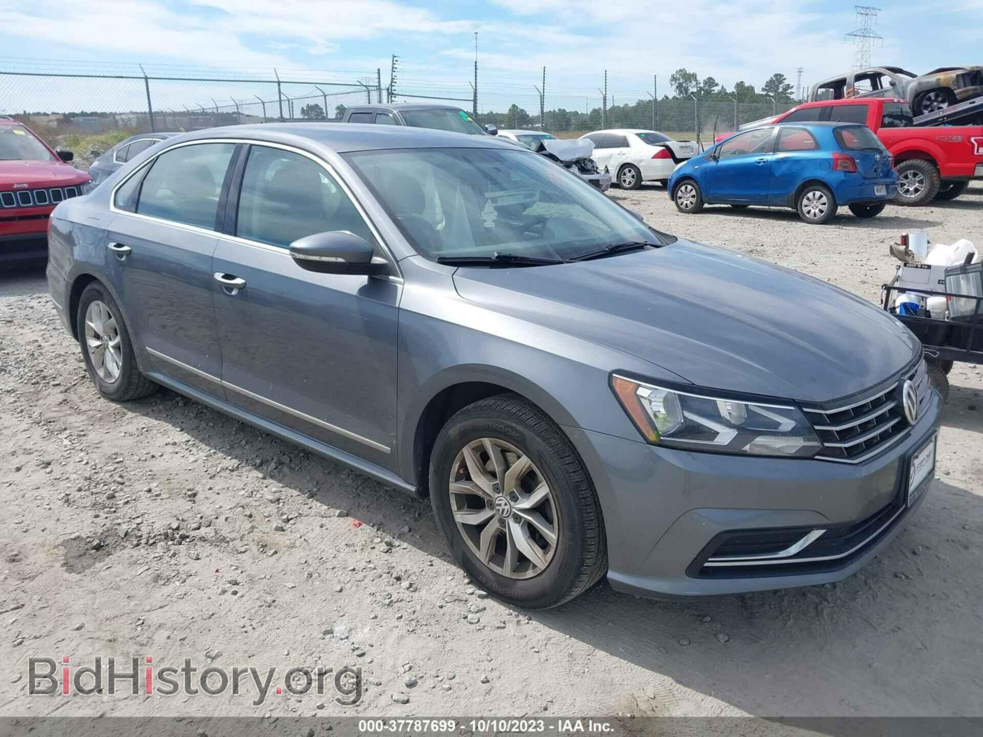 Photo 1VWAT7A32HC057997 - VOLKSWAGEN PASSAT 2017