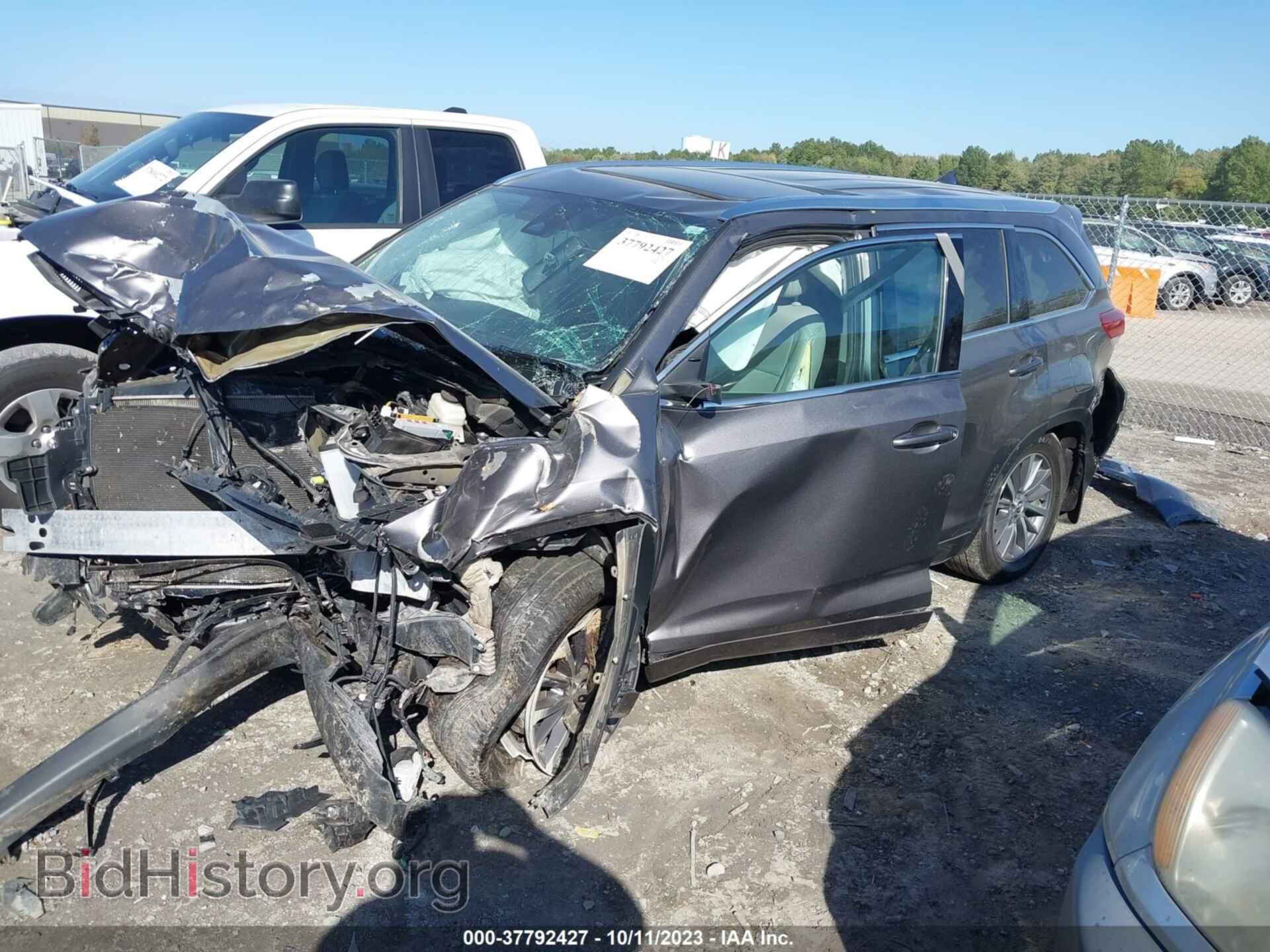 2017 TOYOTA HIGHLANDER - VIN: 5TDJZRFH0HS457976 - Фото 2
