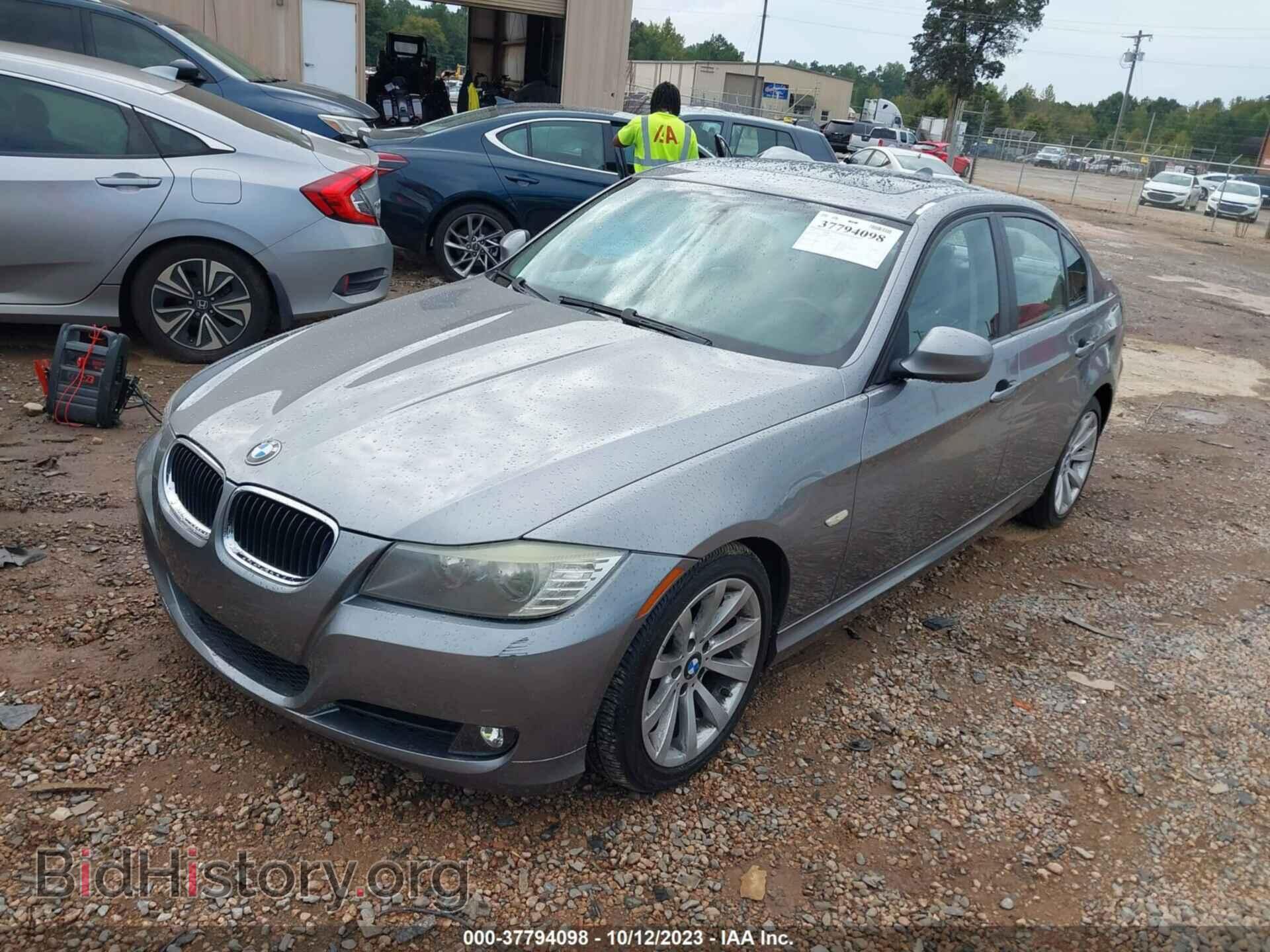 2009 BMW 328I - VIN: WBAPH77579NM28775 - Photo 2