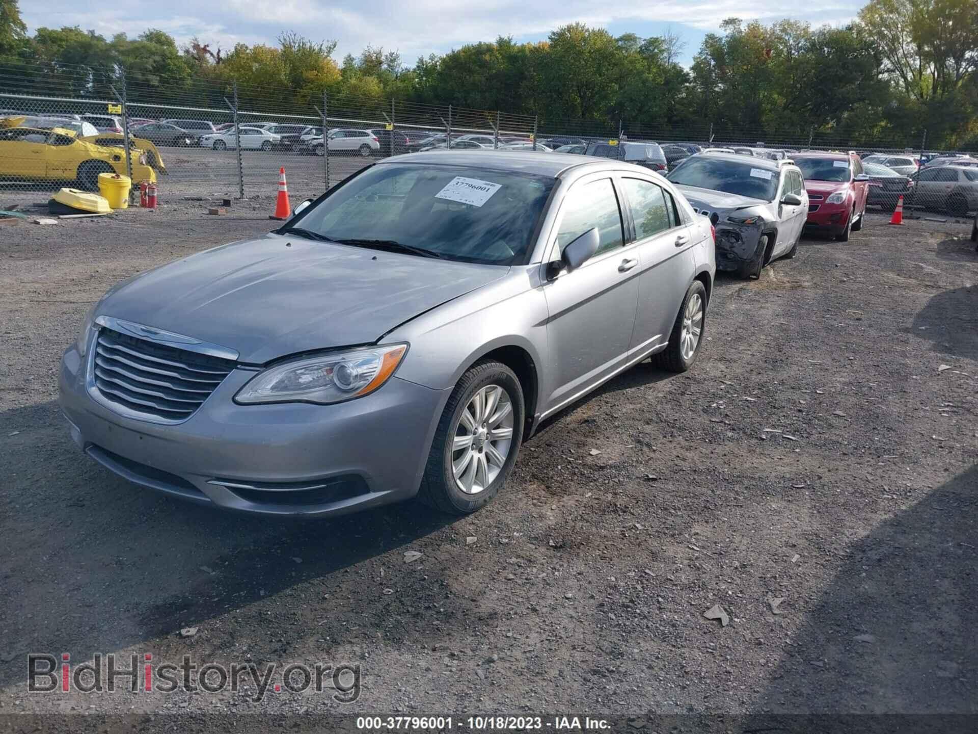 2013 CHRYSLER 200 - VIN: 1C3CCBBB0DN699335 - Фото 2