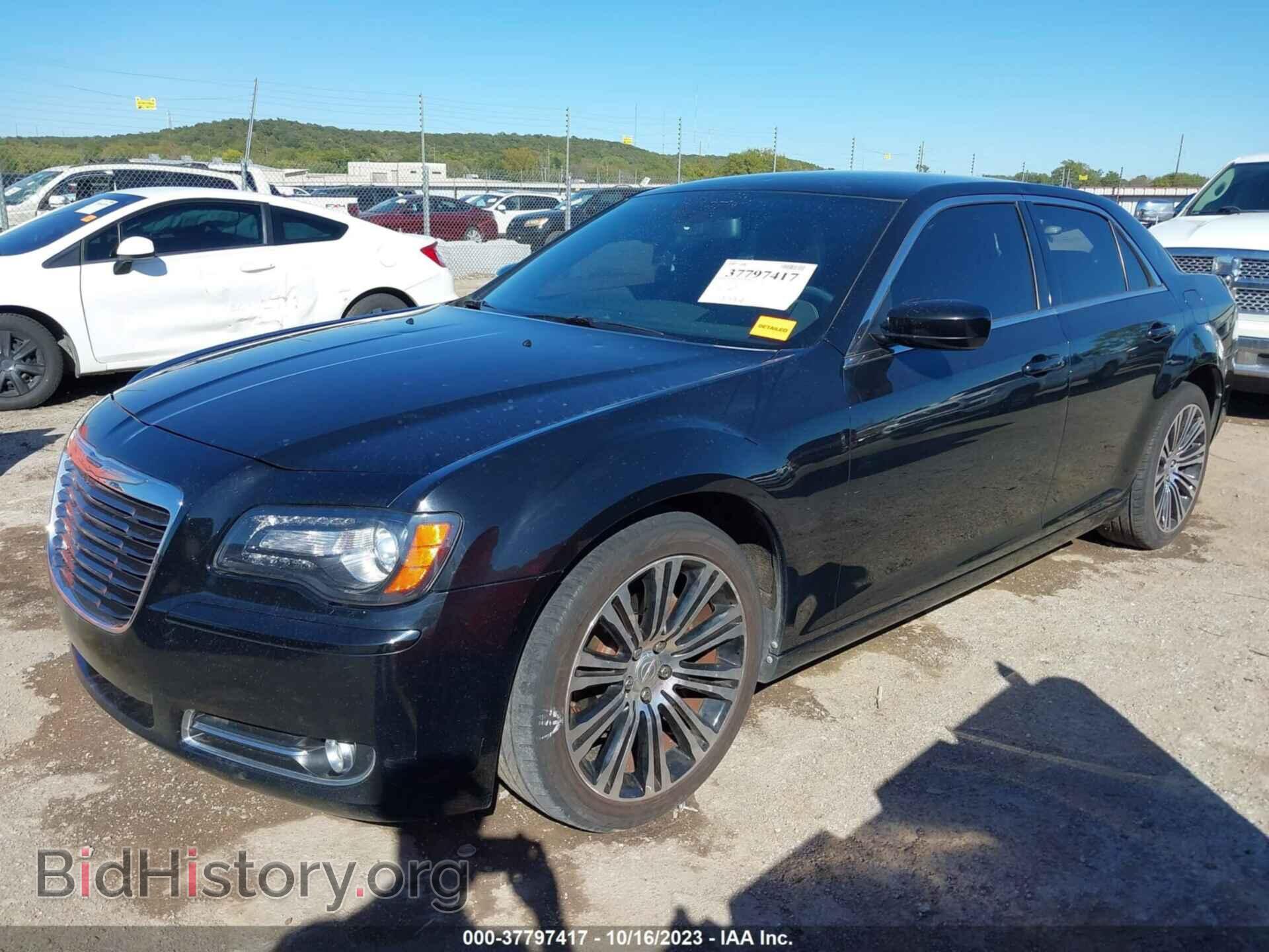 2013 CHRYSLER 300 - VIN: 2C3CCABG6DH615307 - Фото 2