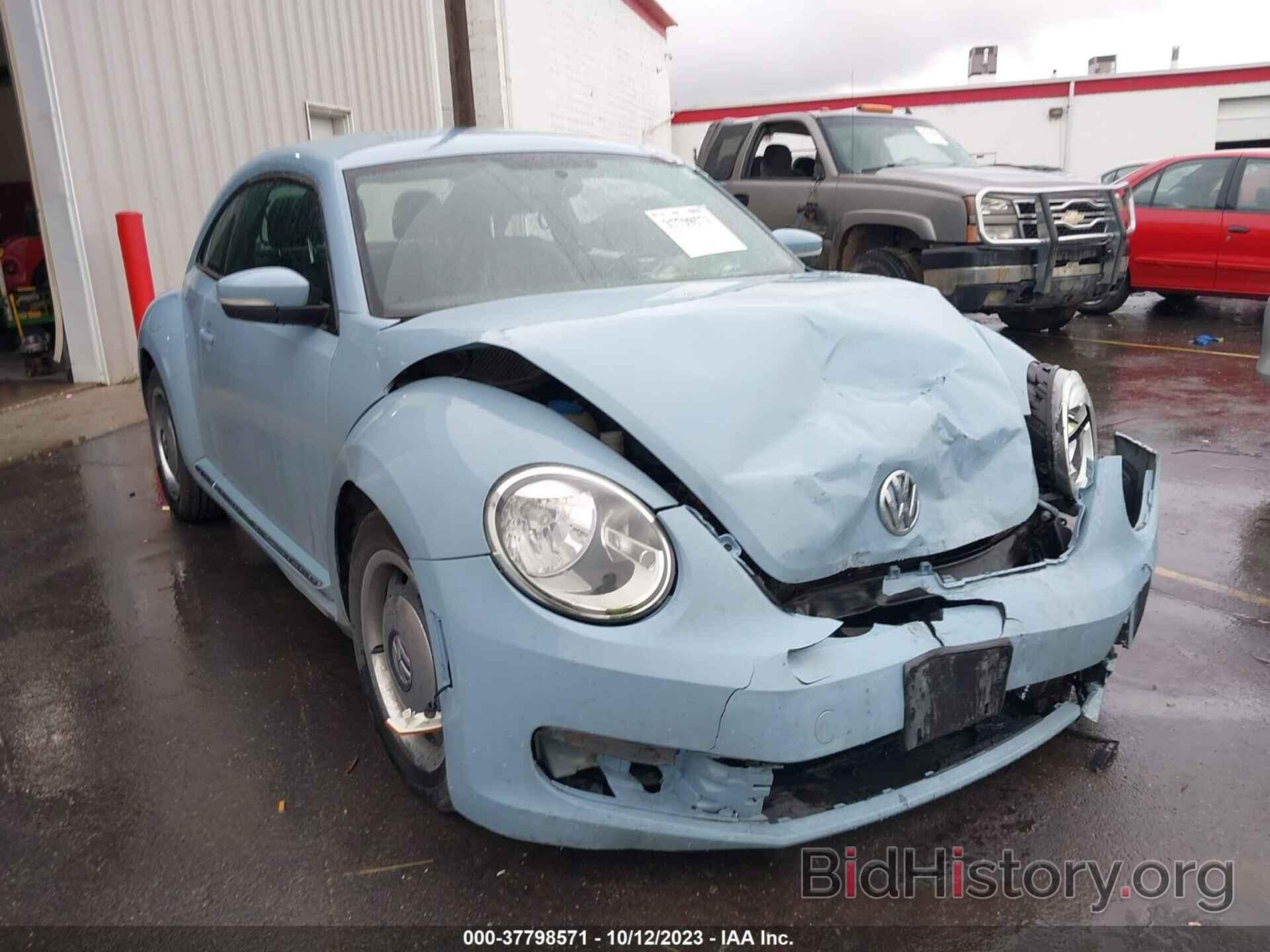 Photo 3VWJP7AT1DM607882 - VOLKSWAGEN BEETLE COUPE 2013