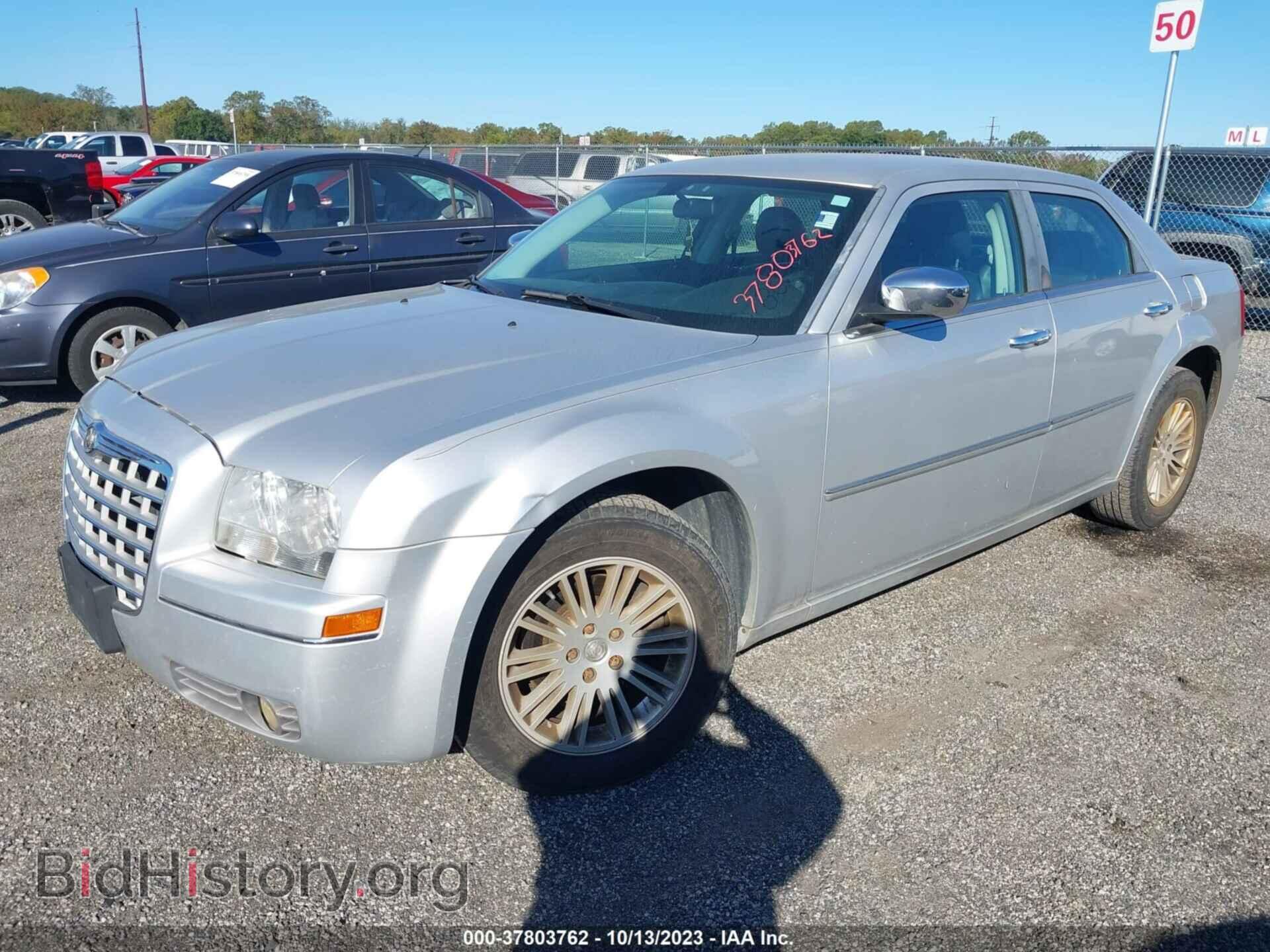 2010 CHRYSLER 300 - VIN: 2C3CA5CV8AH320179 - Фото 2