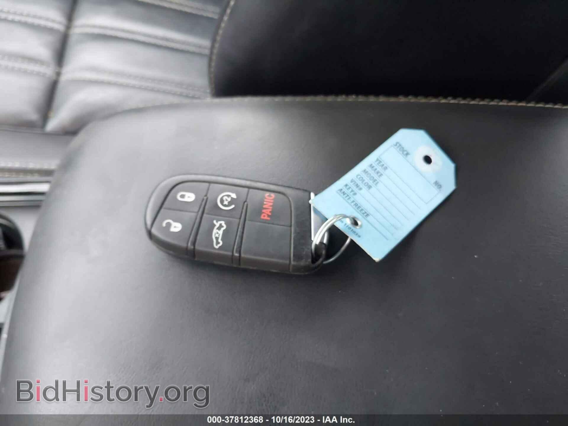 2014 CHRYSLER 300 - VIN: 2C3CCAGG5EH384040 - Фото 11