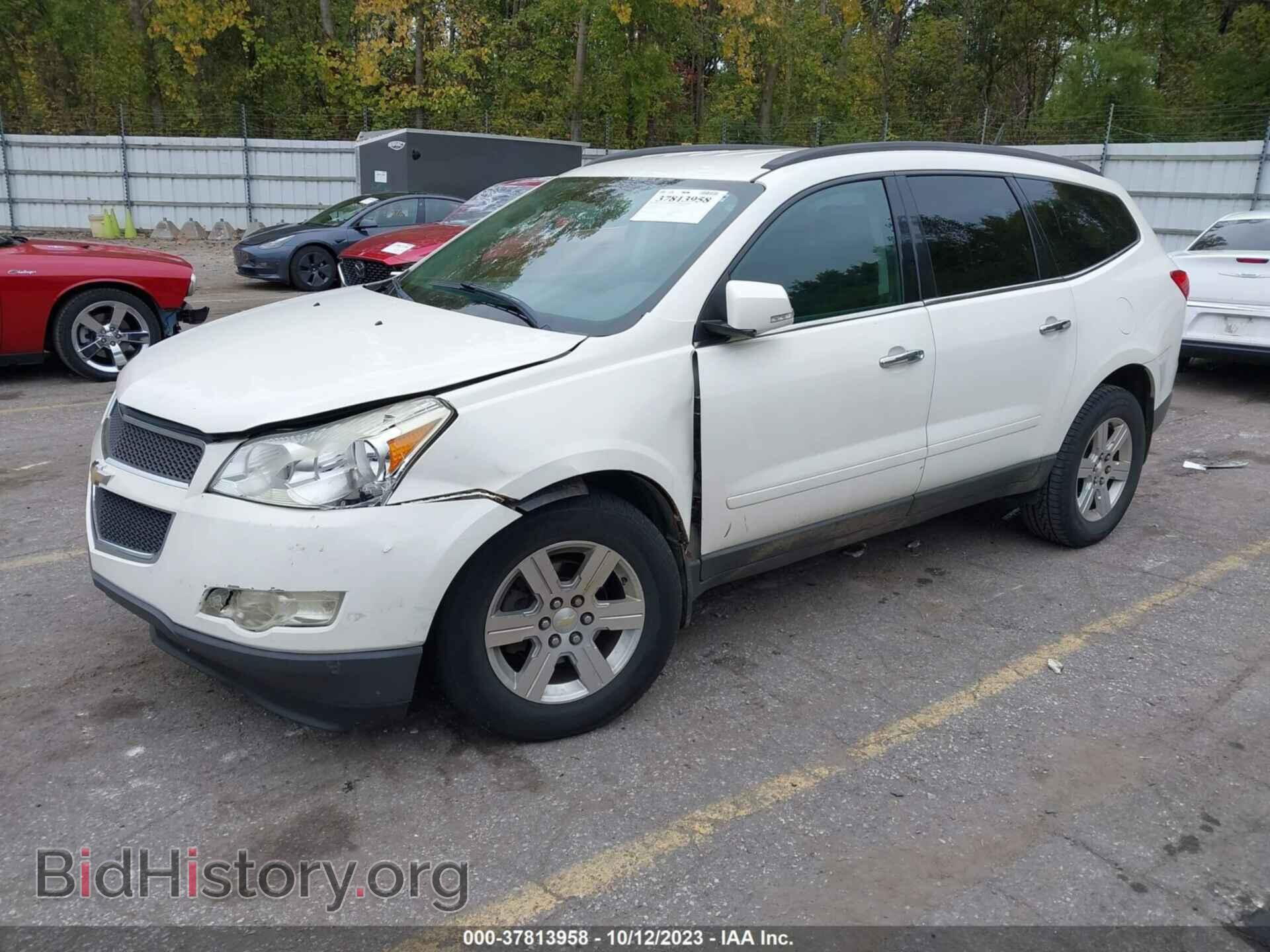 2012 CHEVROLET TRAVERSE - VIN: 1GNKRGED5CJ131465 - Фото 2