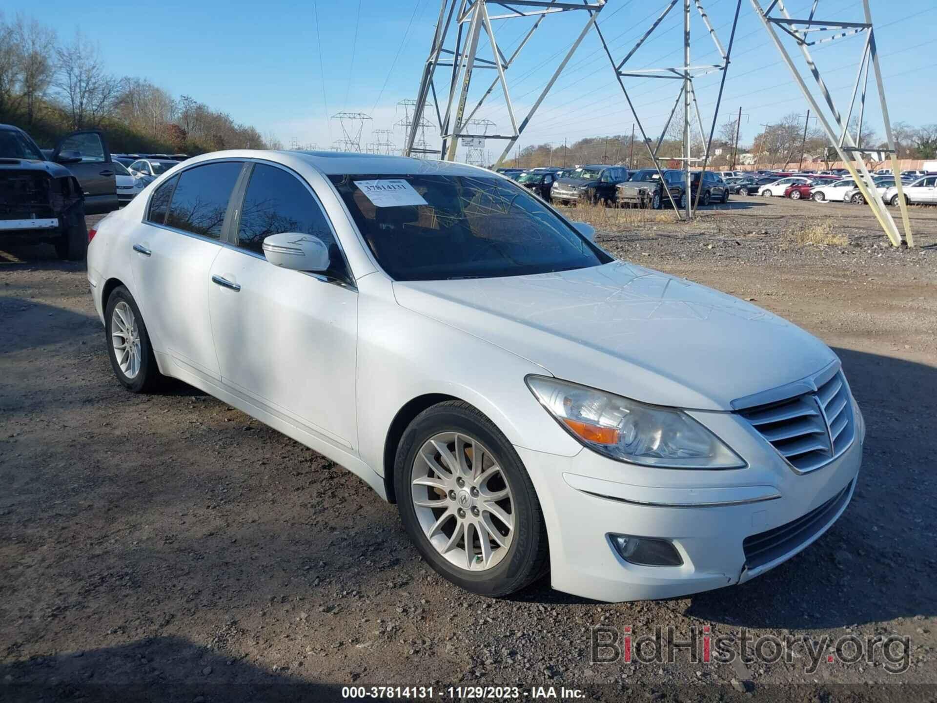 Photo KMHGC4DE3BU117050 - HYUNDAI GENESIS 2011