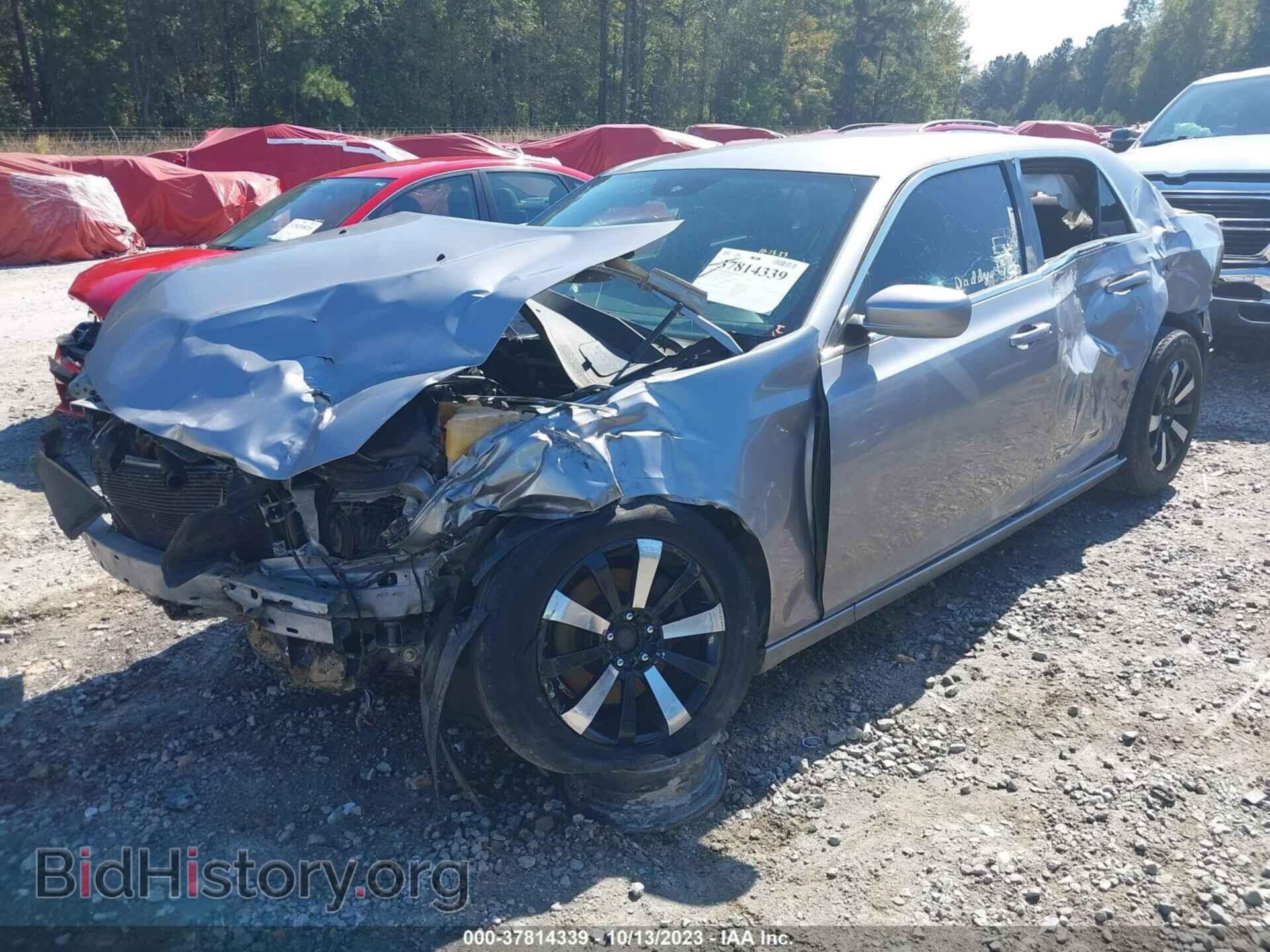 2011 CHRYSLER 300 - VIN: 2C3CA4CG2BH522027 - Фото 2