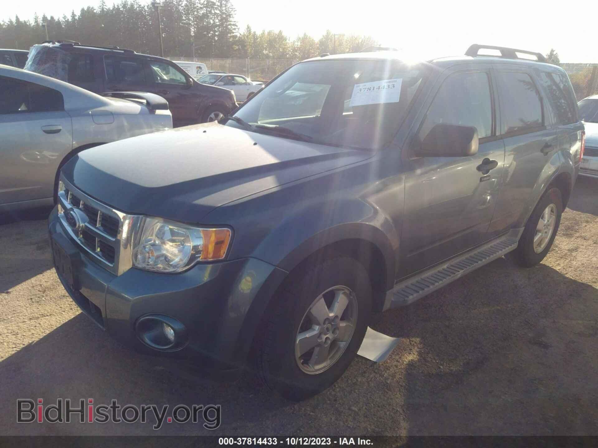 2011 FORD ESCAPE - VIN: 1FMCU0D70BKB53182 - Фото 2