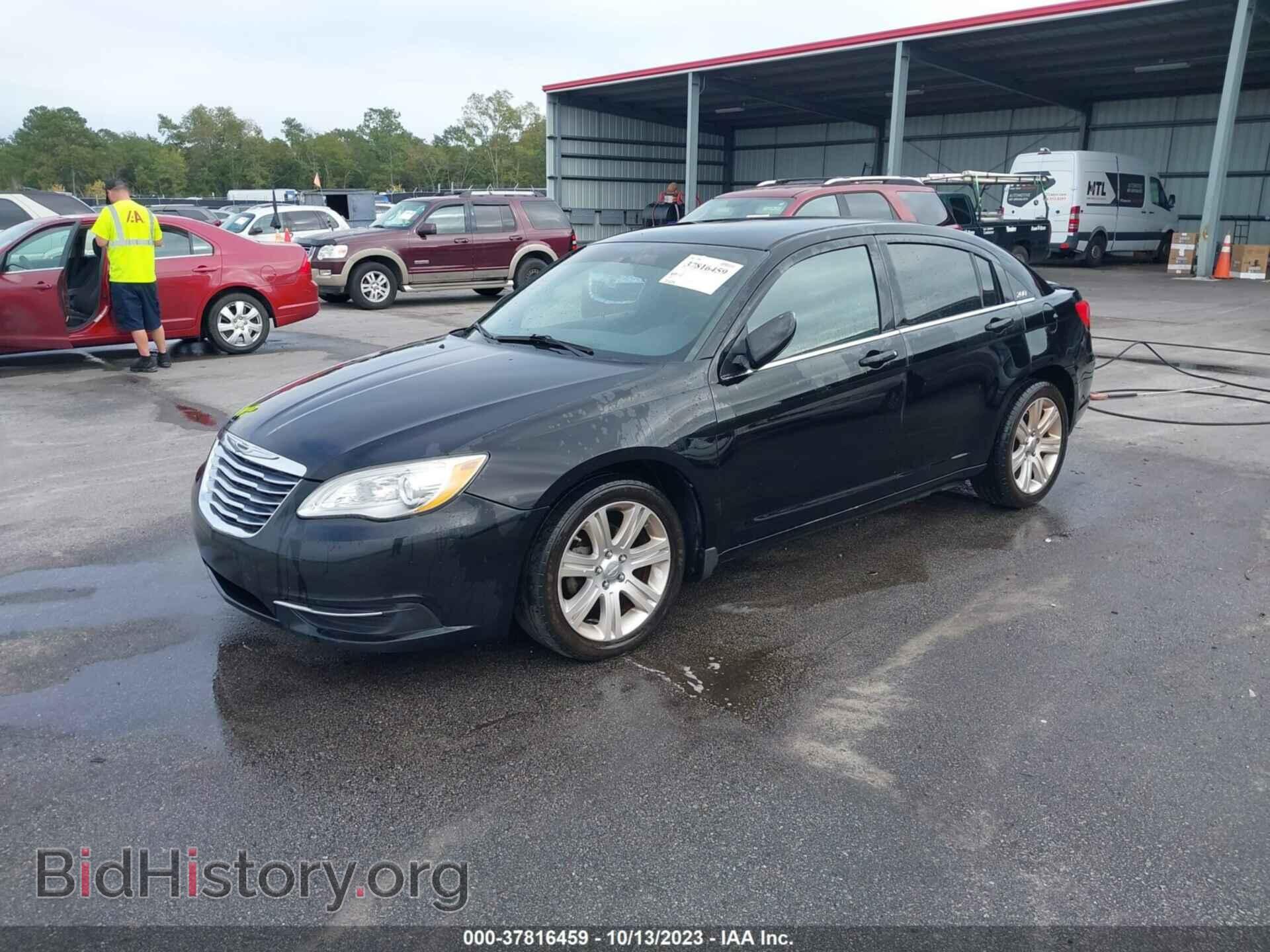 2013 CHRYSLER 200 - VIN: 1C3CCBAB4DN715098 - Фото 2