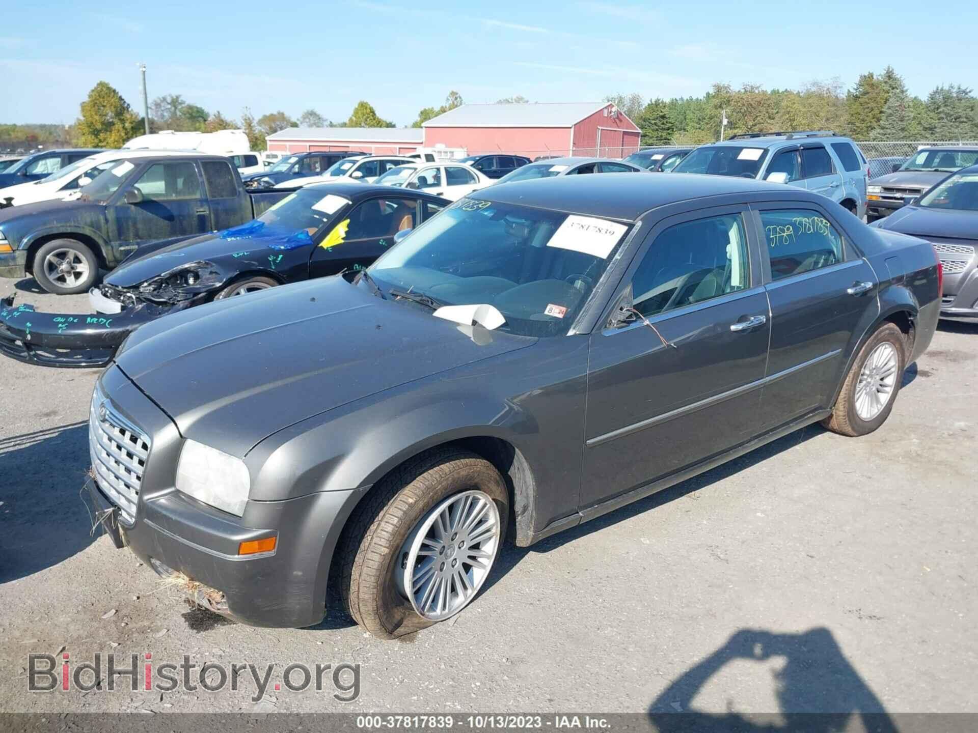 2010 CHRYSLER 300 - VIN: 2C3CA5CV6AH164482 - Фото 2