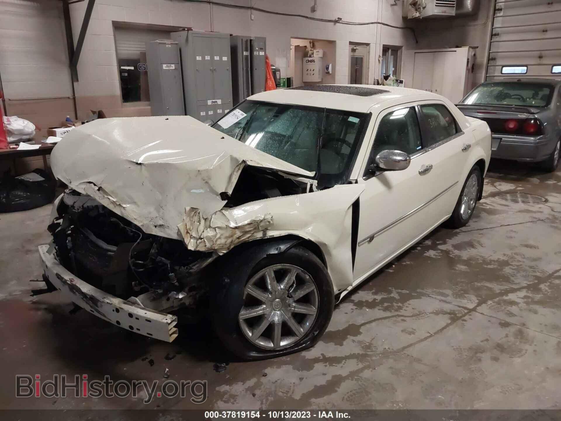 2010 CHRYSLER 300C - VIN: 2C3CA6CTXAH145180 - Фото 2