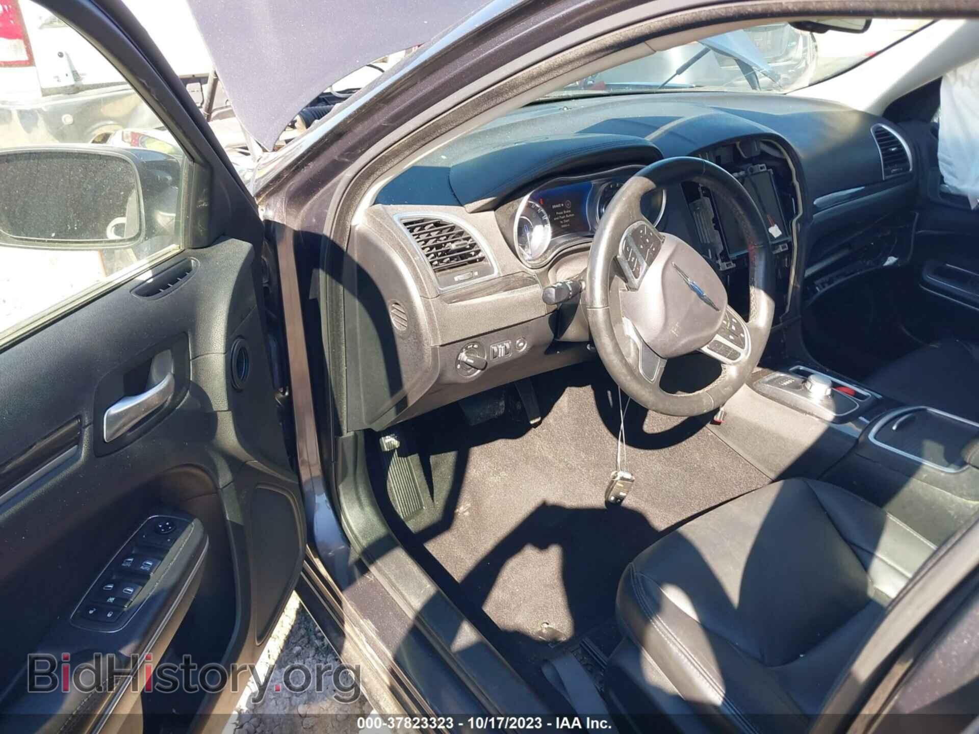 2019 CHRYSLER 300 - VIN: 2C3CCAAG5KH693981 - Фото 5