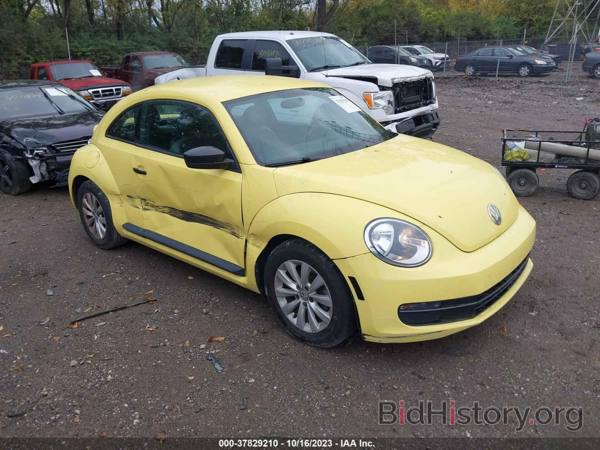 Photo 3VWF17AT1FM648264 - VOLKSWAGEN BEETLE COUPE 2015