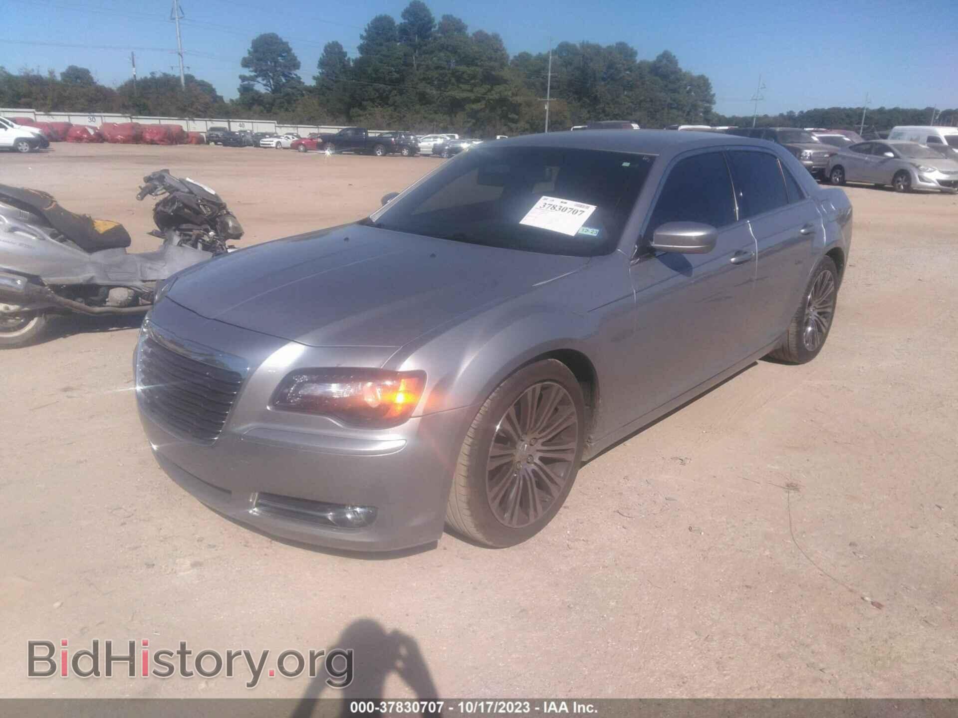2013 CHRYSLER 300 - VIN: 2C3CCABG3DH707913 - Фото 2