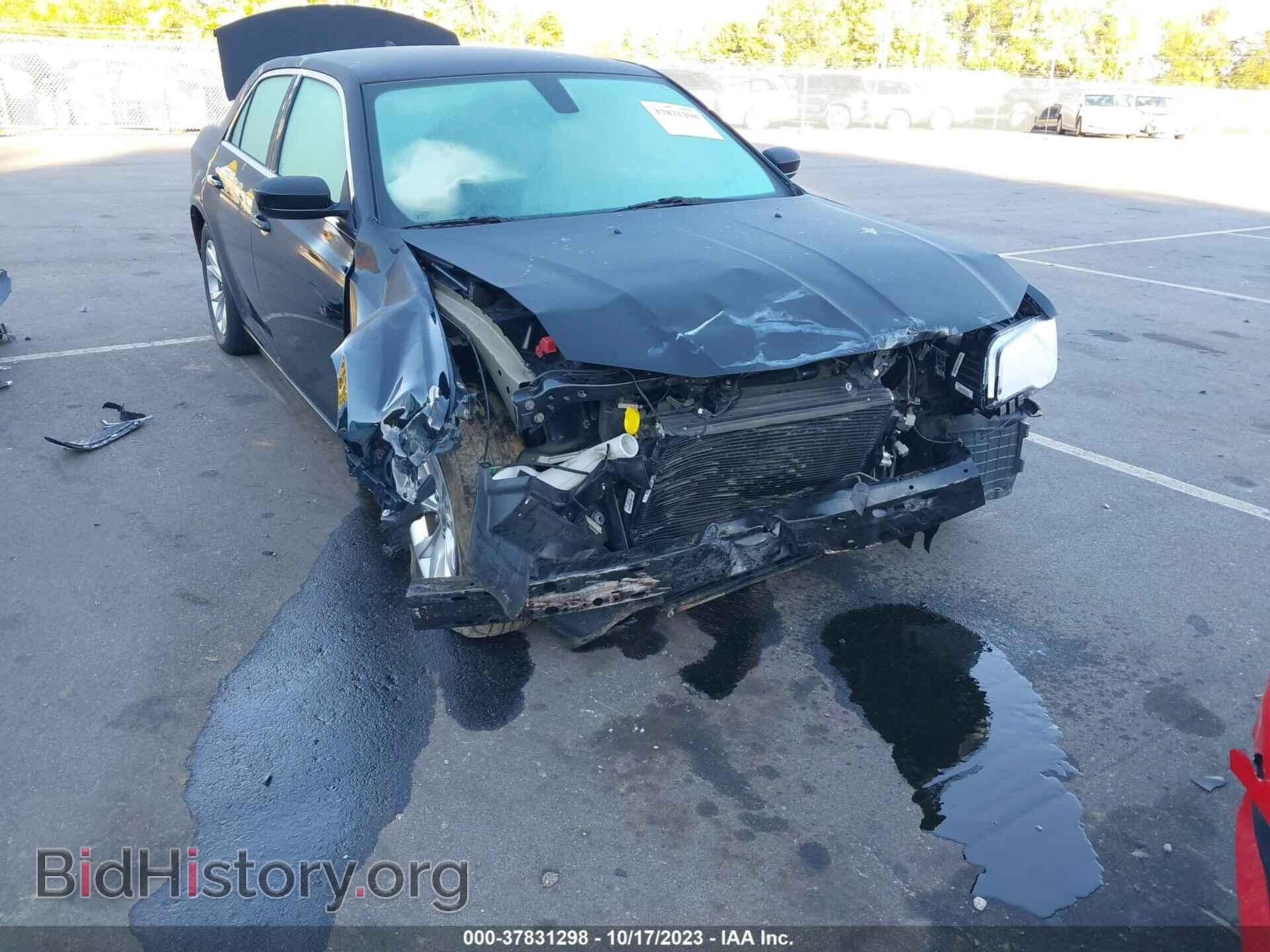 2019 CHRYSLER 300 - VIN: 2C3CCAAG0KH651279 - Фото 6