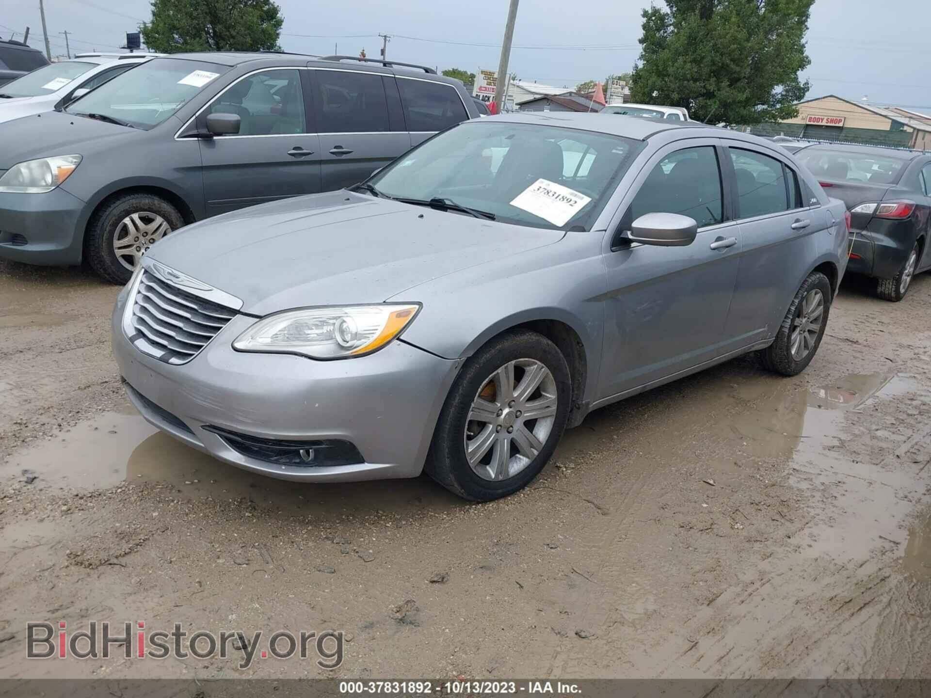 2013 CHRYSLER 200 - VIN: 1C3CCBBB2DN743481 - Фото 2