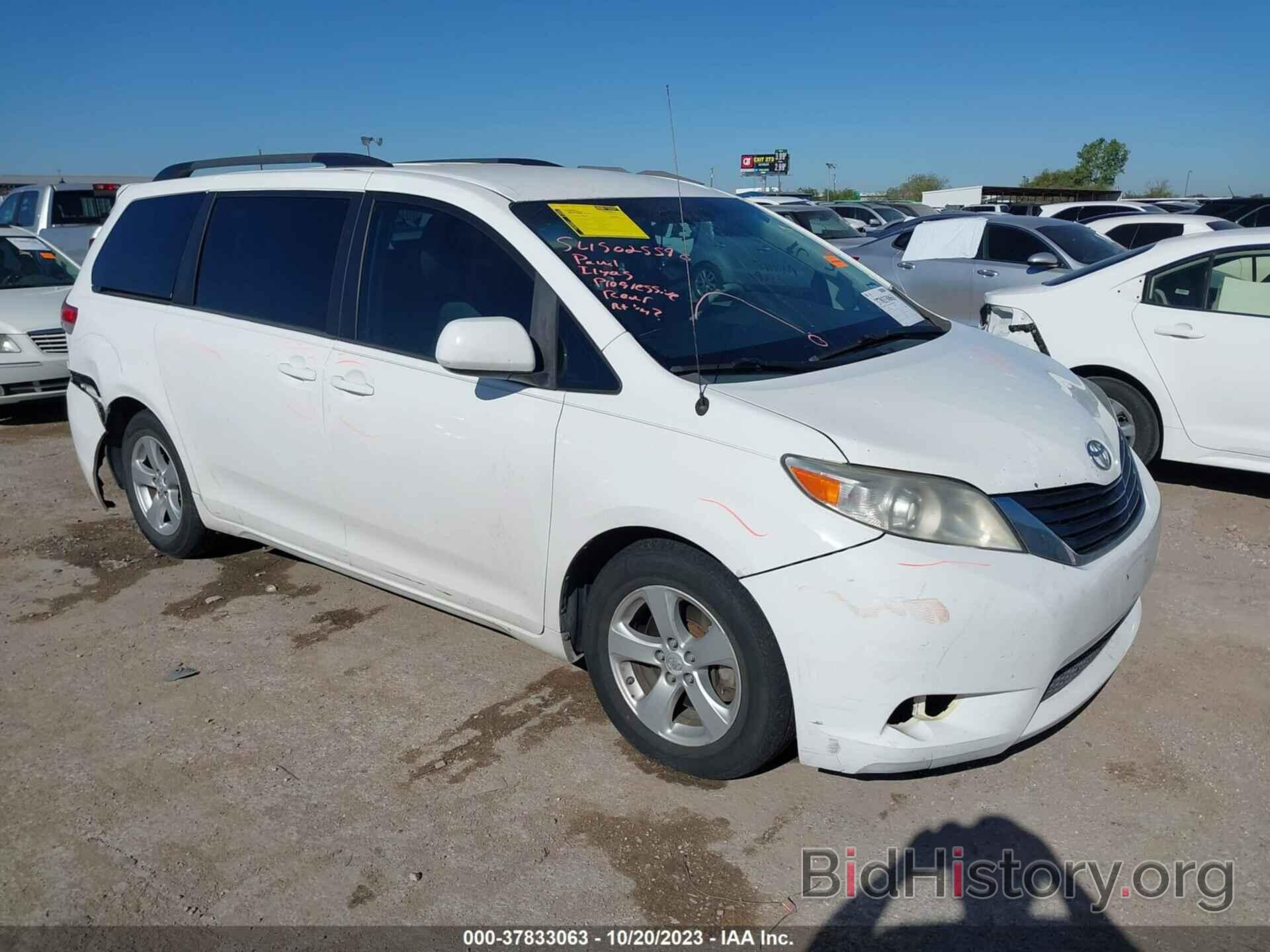 Фотография 5TDKK3DC7DS384936 - TOYOTA SIENNA 2013