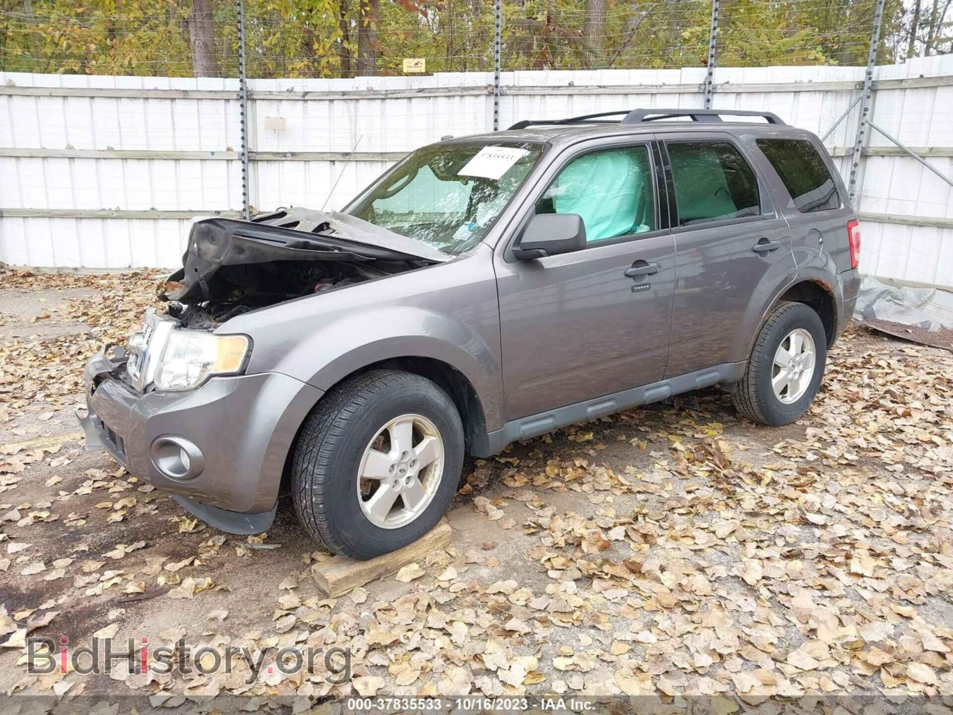 2011 FORD ESCAPE - VIN: 1FMCU0D70BKA49100 - Фото 2