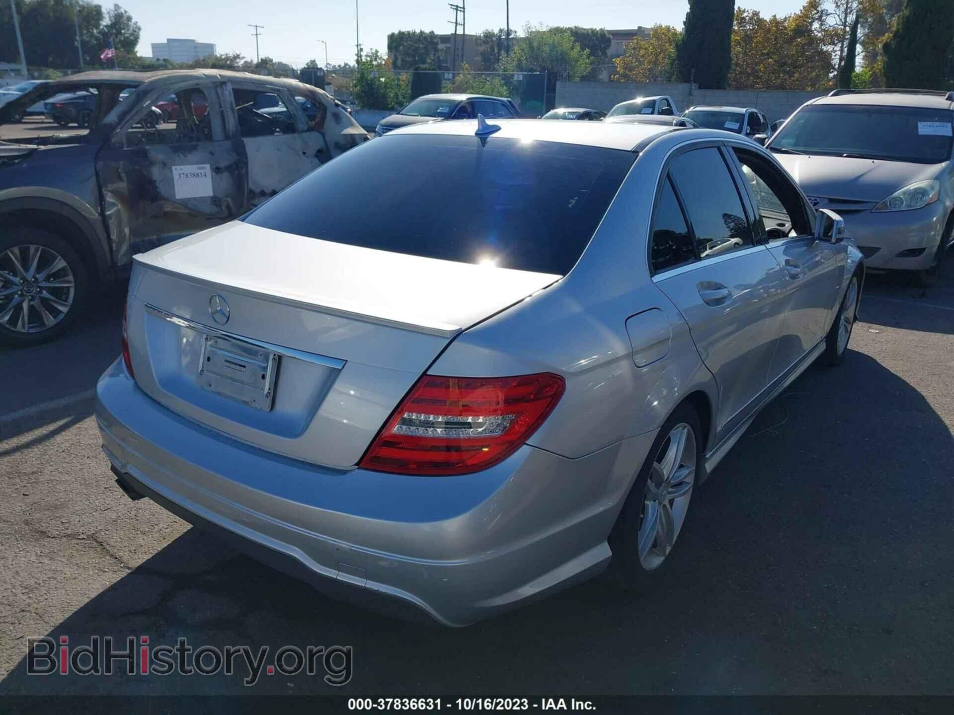2012 MERCEDES-BENZ C-CLASS - VIN: WDDGF4HB7CR222356 - Фото 4