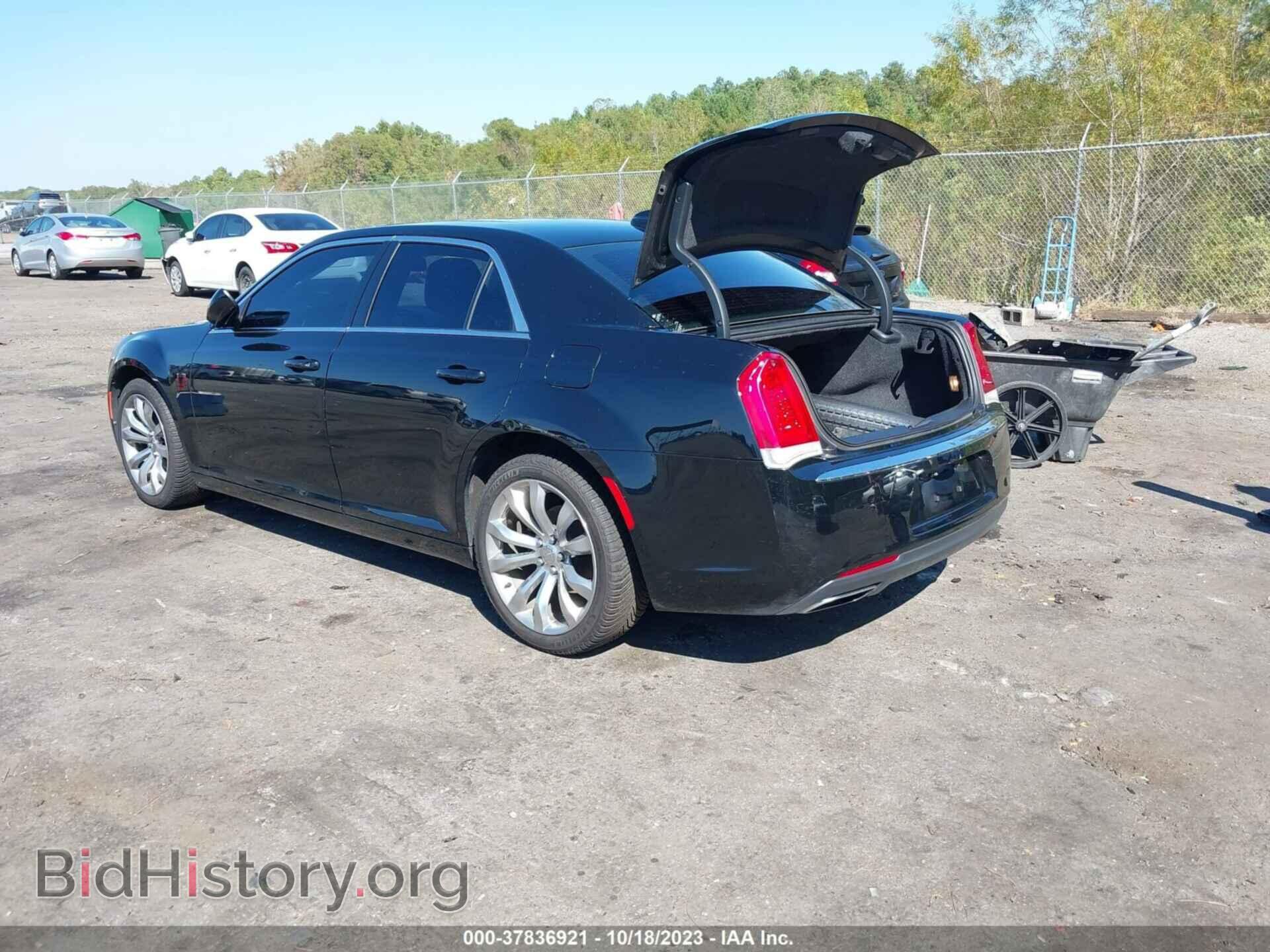 2019 CHRYSLER 300 - VIN: 2C3CCAAG3KH542475 - Фото 3