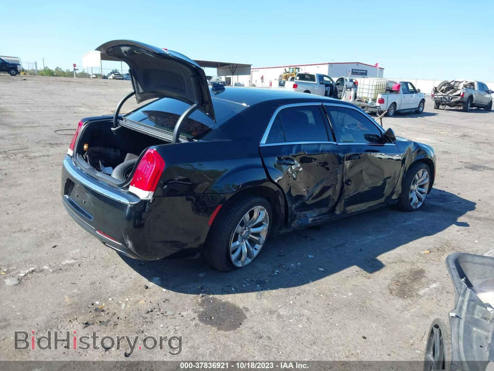 2019 CHRYSLER 300 - VIN: 2C3CCAAG3KH542475 - Фото 4