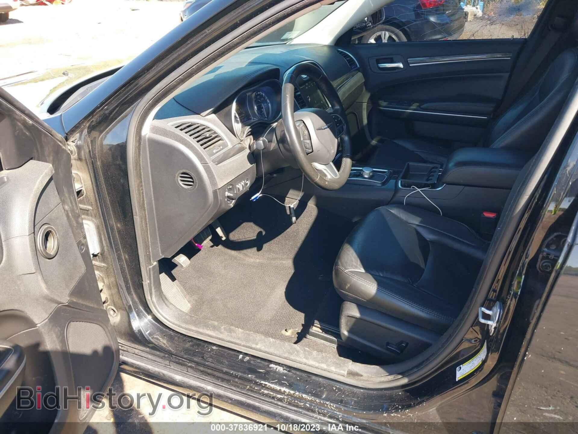 2019 CHRYSLER 300 - VIN: 2C3CCAAG3KH542475 - Фото 5