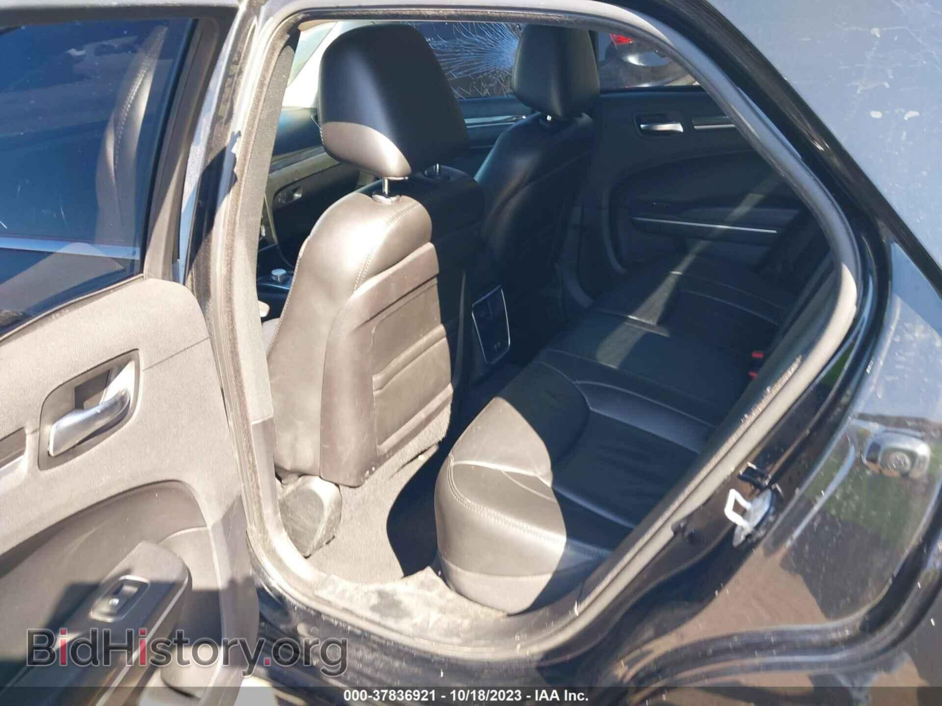 2019 CHRYSLER 300 - VIN: 2C3CCAAG3KH542475 - Фото 8