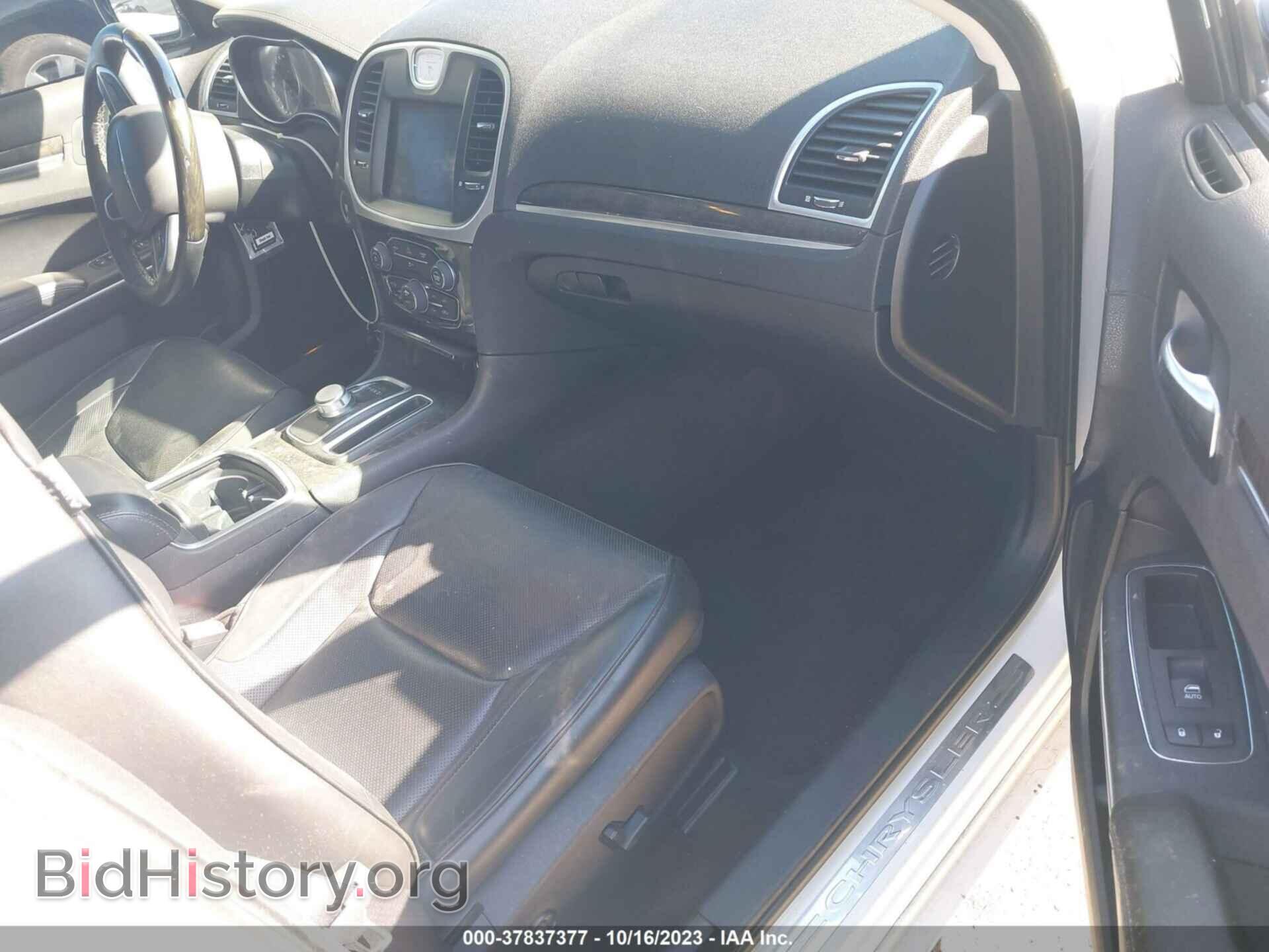 2019 CHRYSLER 300 - VIN: 2C3CCAEG7KH528637 - Фото 5