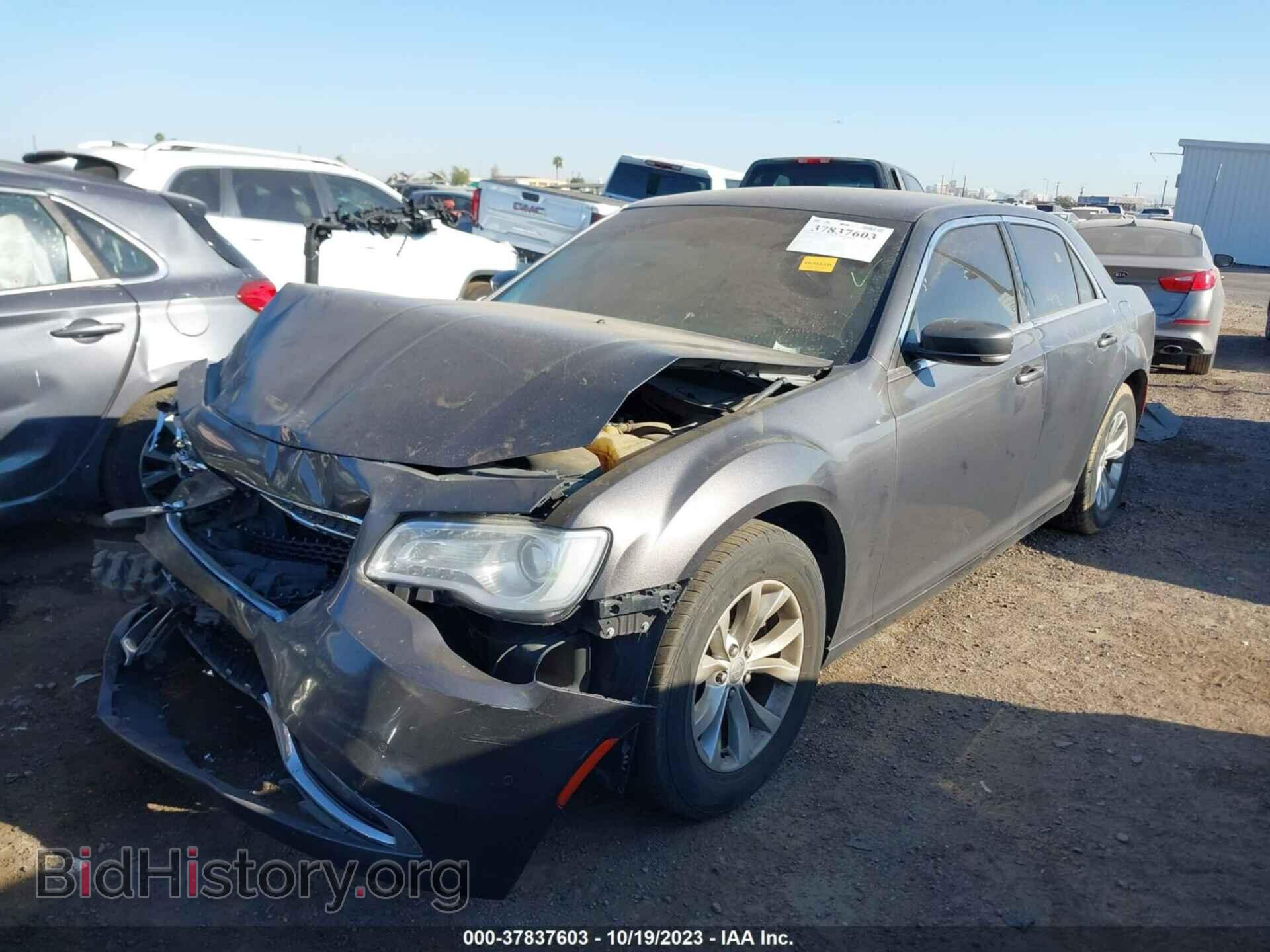 2015 CHRYSLER 300 - VIN: 2C3CCAAGXFH763240 - Фото 2