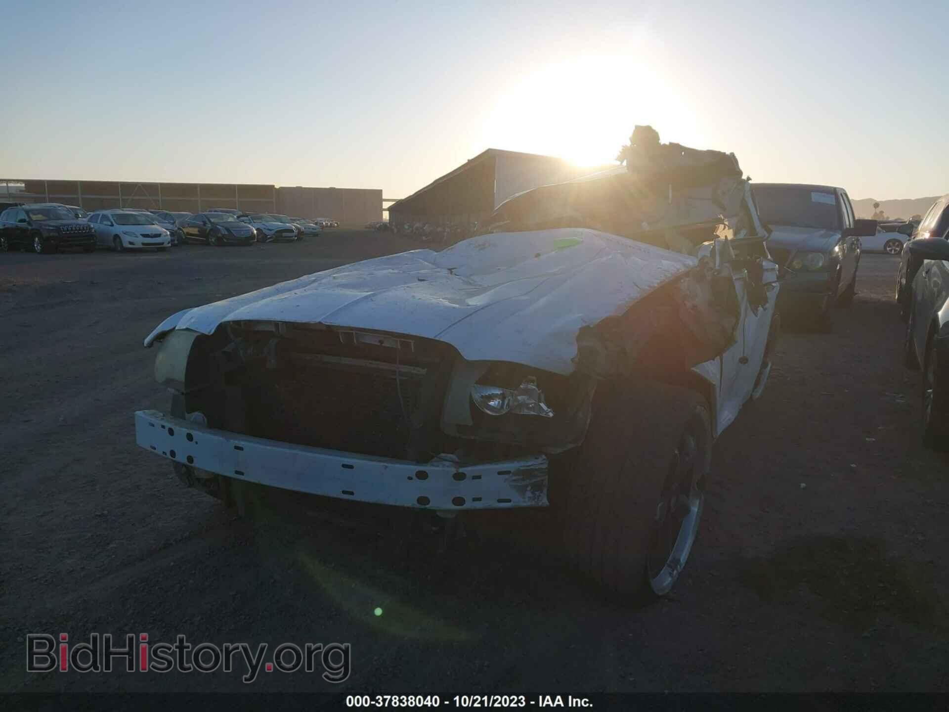 2010 CHRYSLER 300 - VIN: 2C3CA2CV7AH262242 - Фото 2