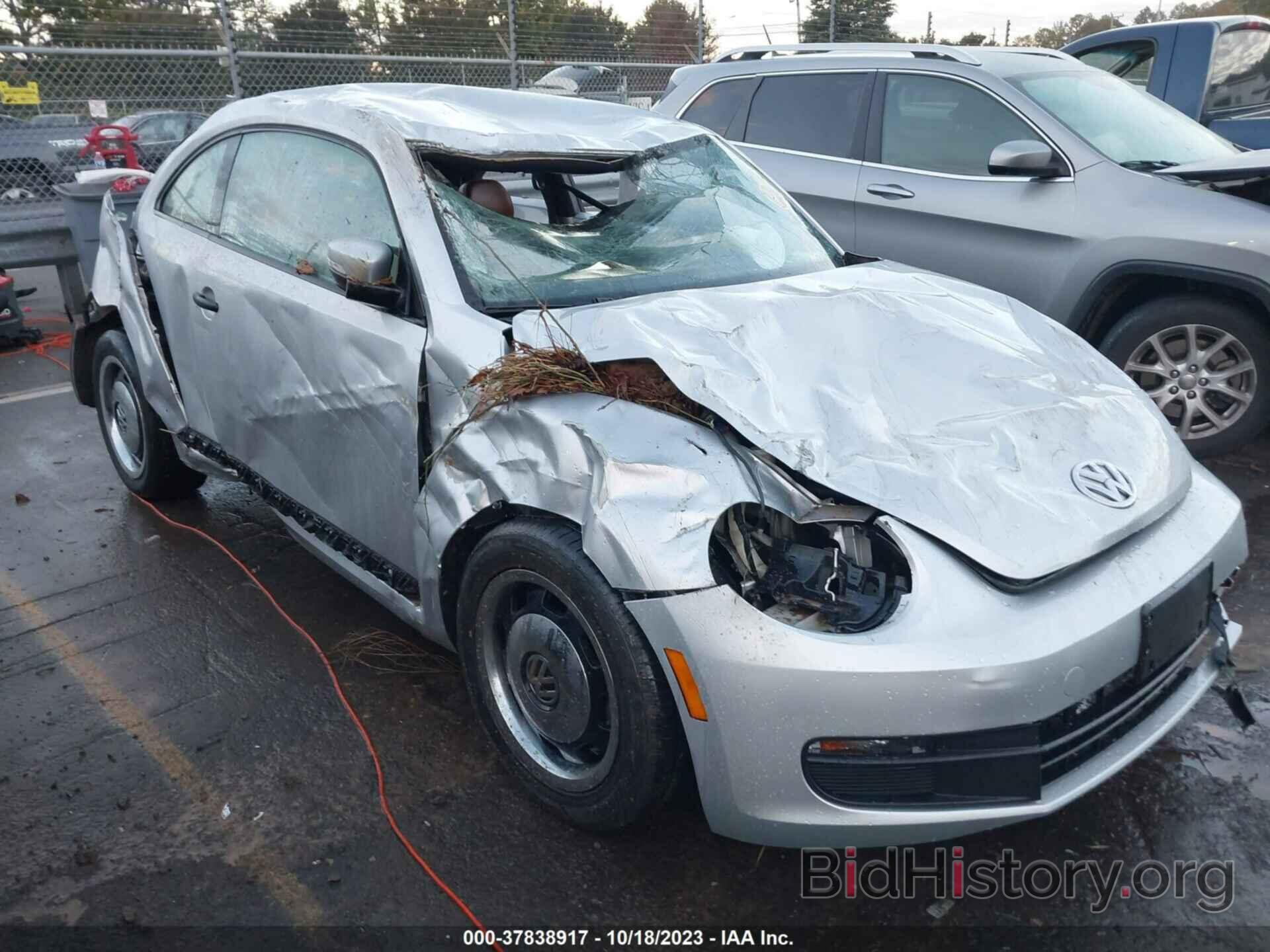 Photo 3VWF17AT1FM654386 - VOLKSWAGEN BEETLE 2015