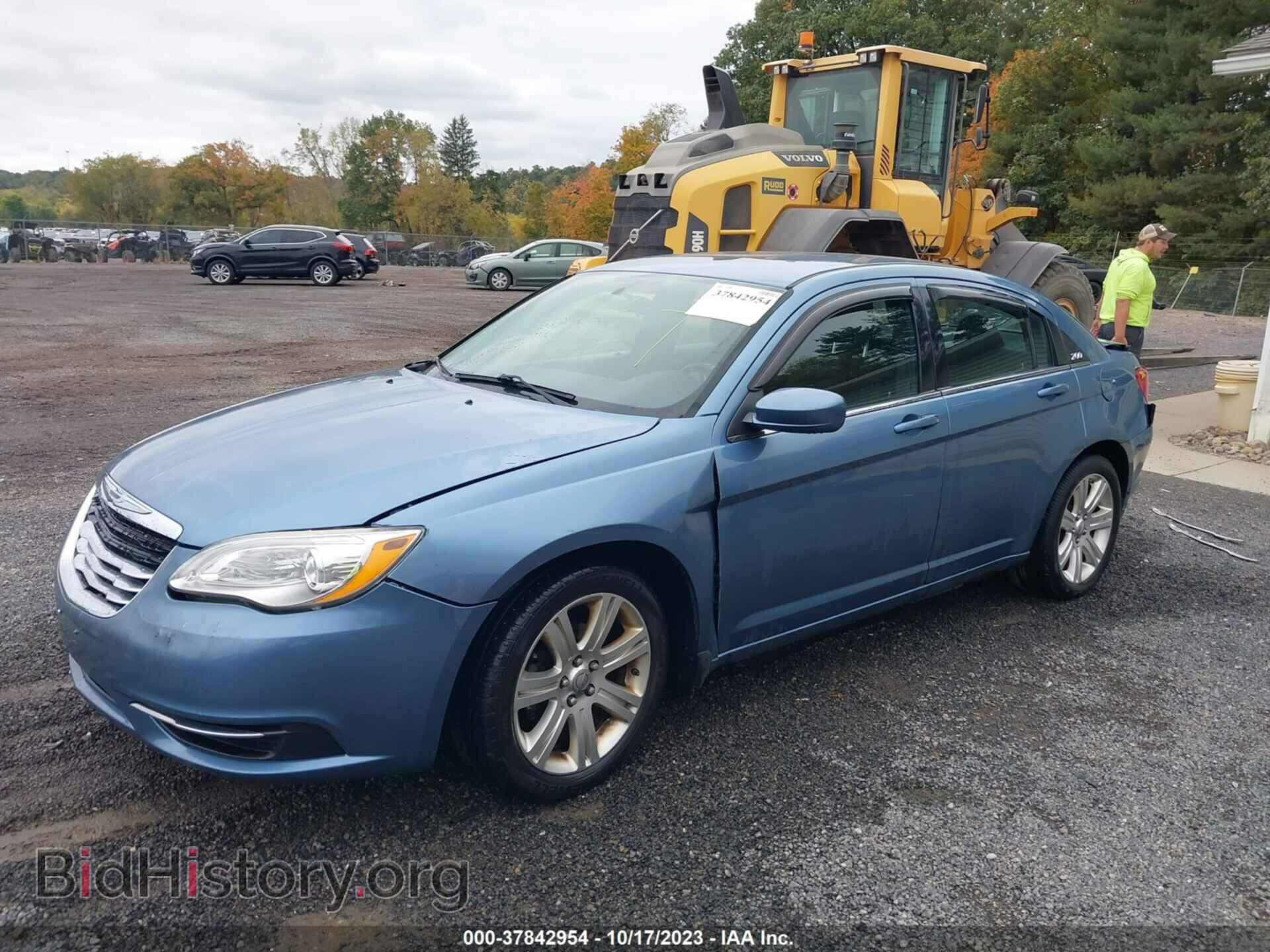 2011 CHRYSLER 200 - VIN: 1C3BC1FB8BN614884 - Фото 2