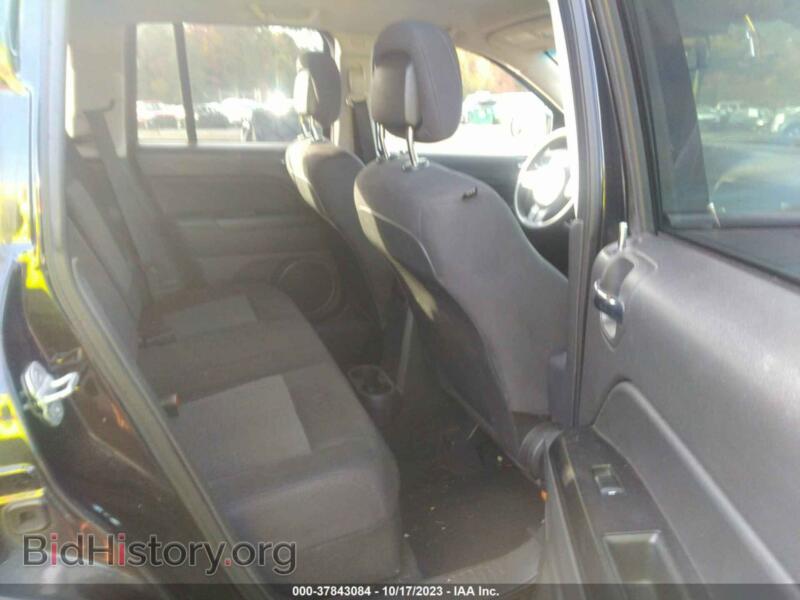 2011 Jeep COMPASS (VIN 1J4NT1FBXBD181089) — photo 8 of 11