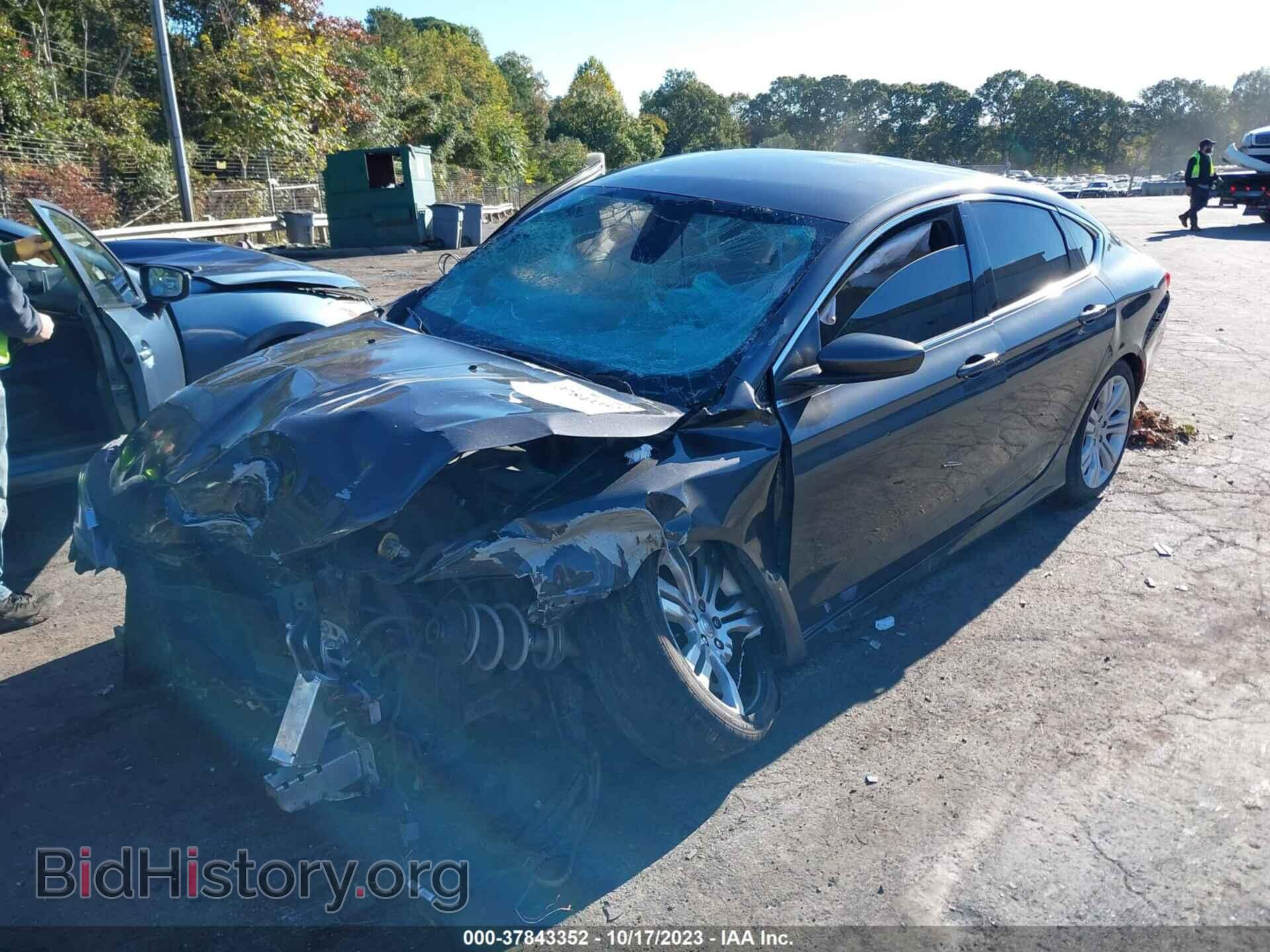 2015 CHRYSLER 200 - VIN: 1C3CCCAB2FN588733 - Фото 2