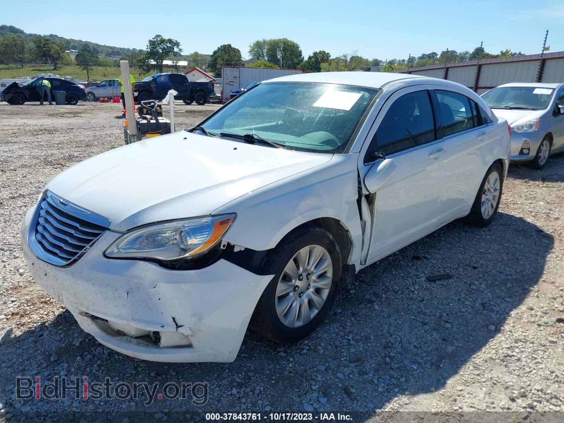 2014 CHRYSLER 200 - VIN: 1C3CCBAB0EN237232 - Фото 2