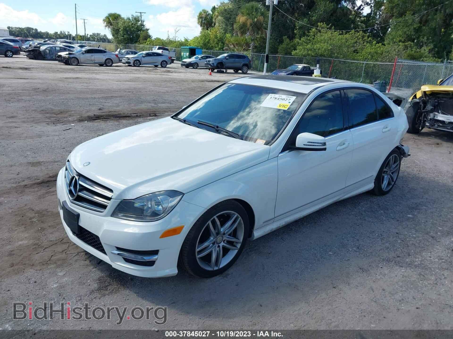 2012 MERCEDES-BENZ C-CLASS - VIN: WDDGF8BB7CA698606 - Фото 2