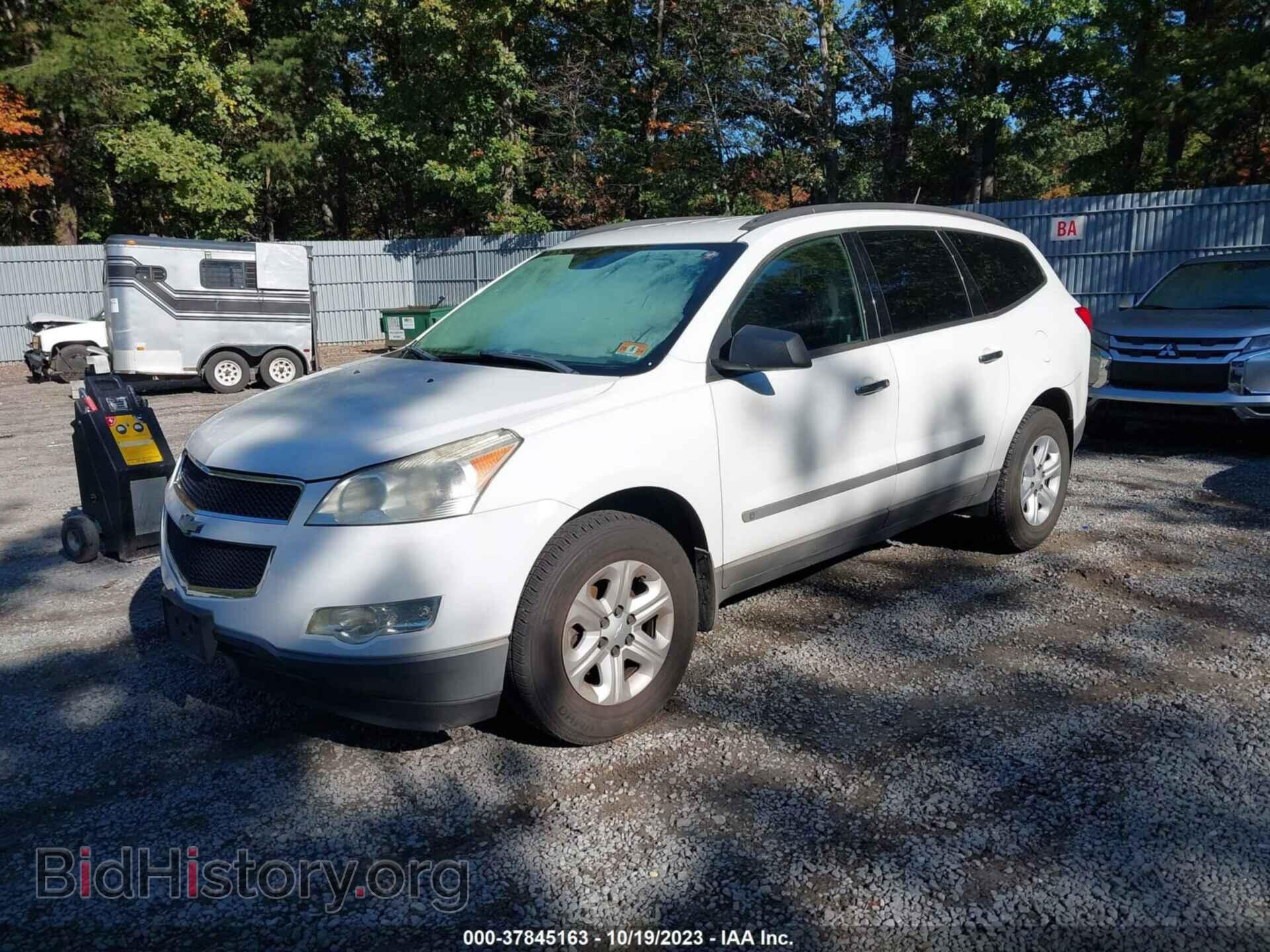2009 CHEVROLET TRAVERSE - VIN: 1GNER13D39S180034 - Фото 2