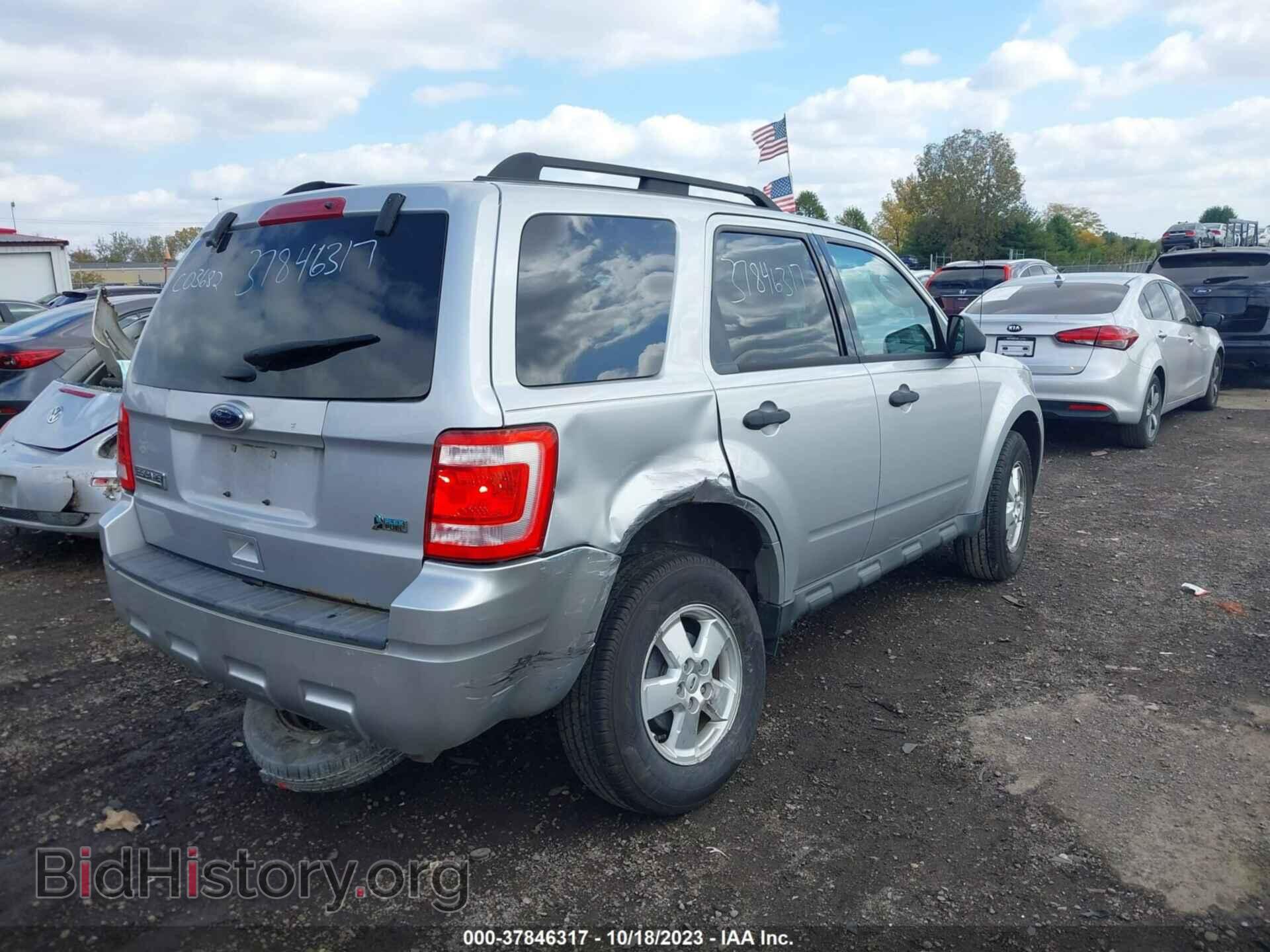2011 FORD ESCAPE - VIN: 1FMCU0DG8BKC03682 - Photo 4