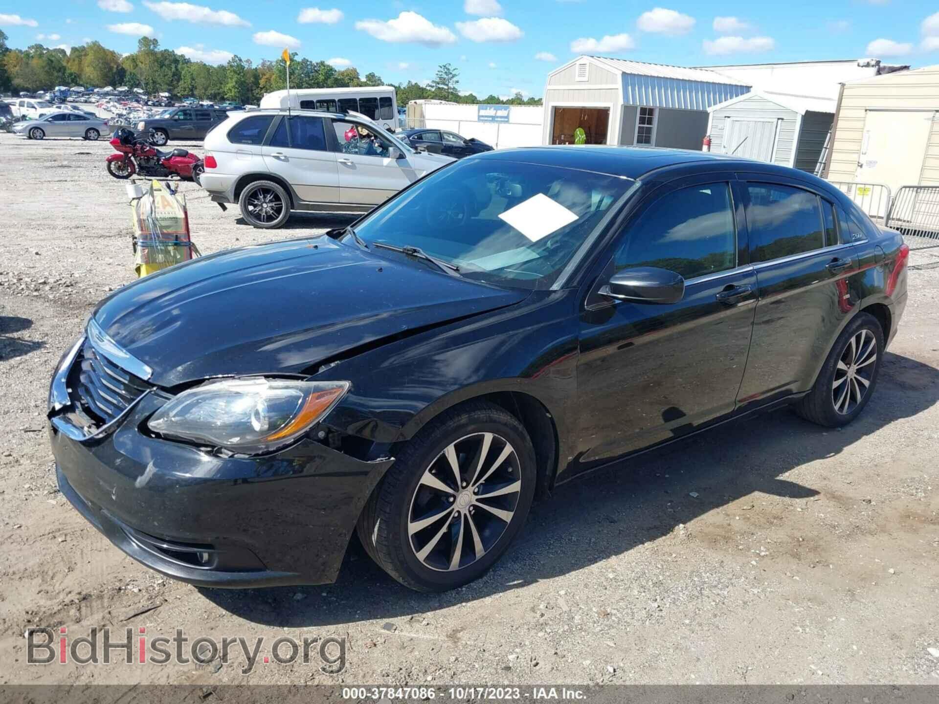 2013 CHRYSLER 200 - VIN: 1C3CCBBB6DN657056 - Фото 2